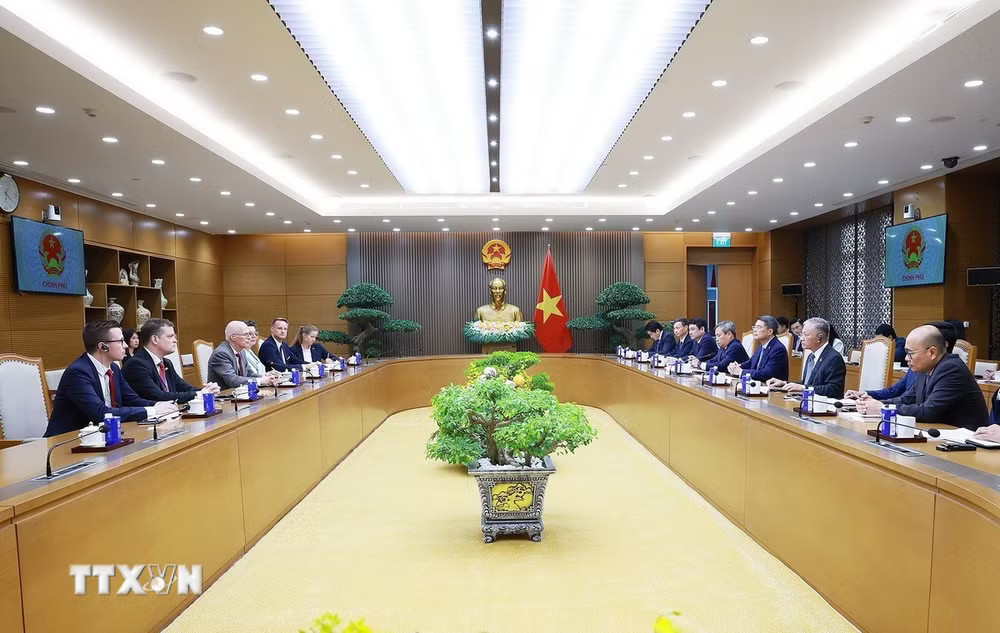 Thủ tướng Lê Minh Hưng tiếp ông Peter Tschentscher, Thị trưởng thứ nhất thành phố Hamburg (Đức)