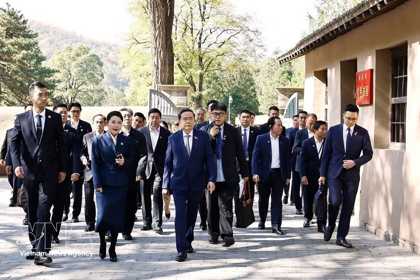NA President Tran Thanh Man arrives at Zaoyuan revolutionary site, China’s Shaanxi province, on October 14, 2026. (Photo: VNA)