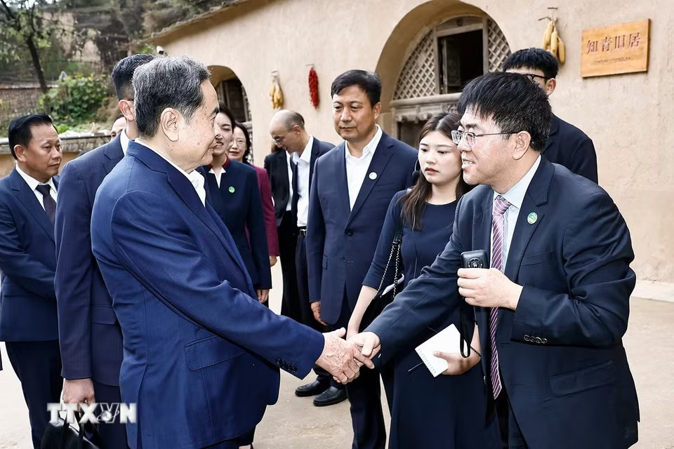 Chủ tịch Quốc hội Trần Thanh Mẫn và đoàn tham quan bảo tàng, nơi ở của đồng chí Tập Cận Bình trong thời kỳ đồng chí công tác tại Lương Gia Hà