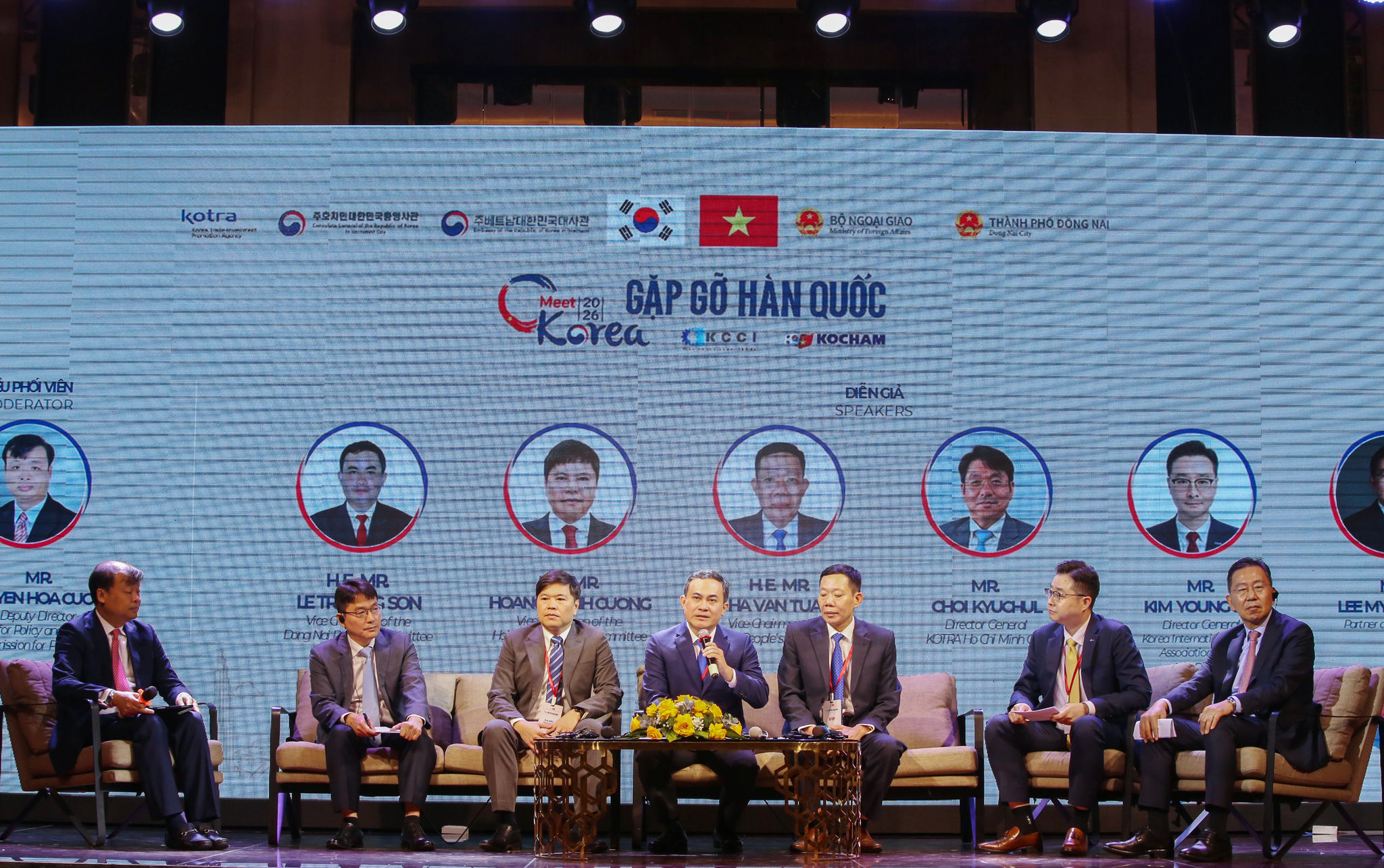 Các đại biểu tham gia phiên thảo luận