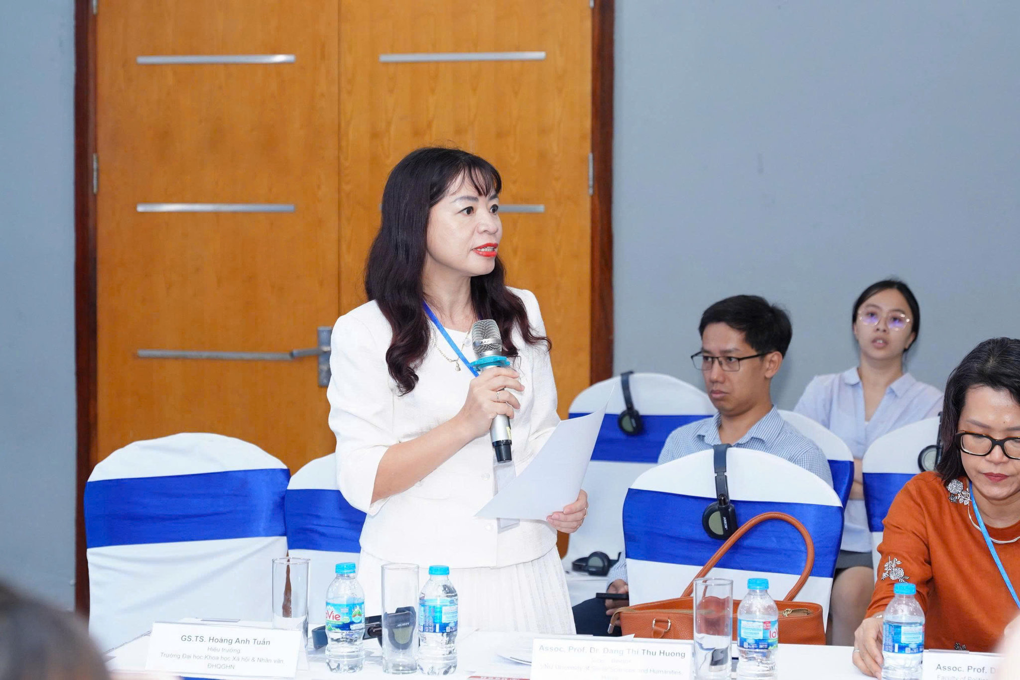 PGS.TS Đặng Thị Thu Hương - Phó Hiệu trưởng Trường Đại học Khoa học Xã hội và Nhân văn chủ trì phiên tham luận 1