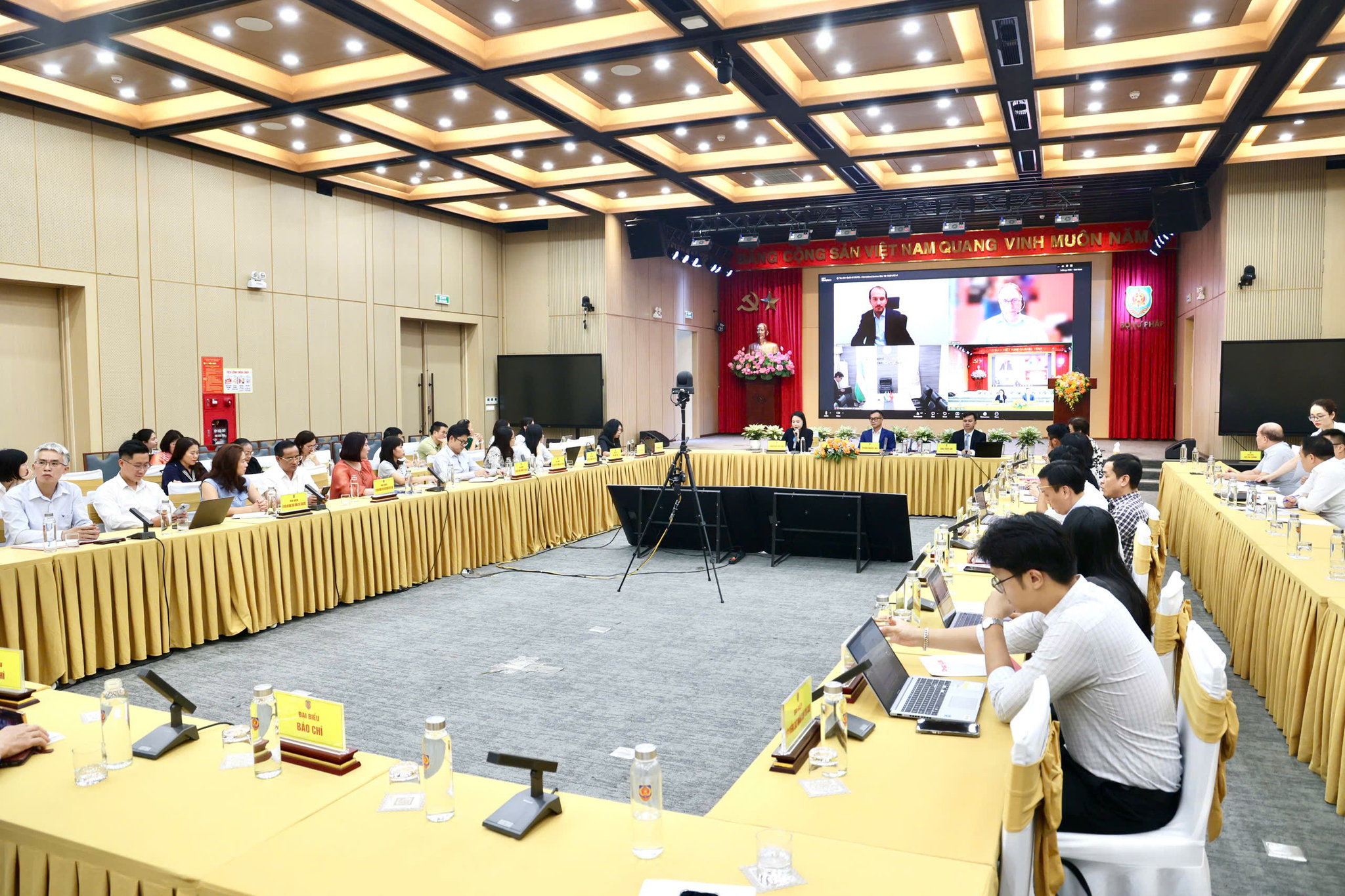 Quang cảnh tọa đàm