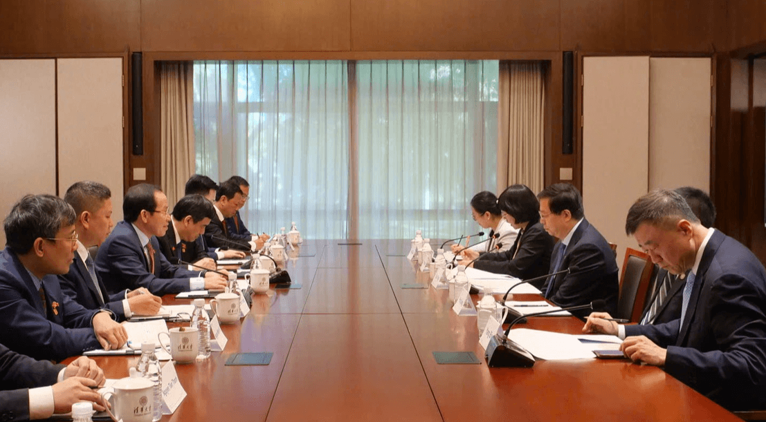 Phó Thủ tướng Lê Tiến Châu thăm và làm việc tại Đại học Thanh Hoa