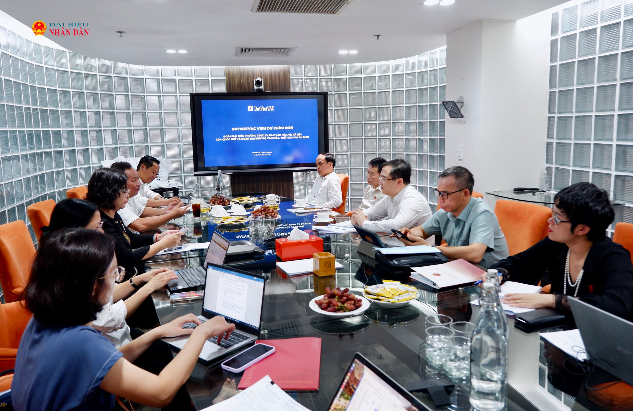 Quang cảnh cuộc làm việc