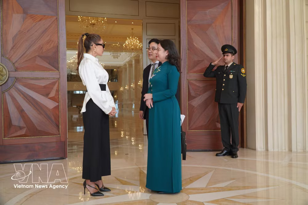 vnanet_potal-pho-chu-tich-nuoc-vo-thi-anh-xuan-hoi-dam-voi-tong-thong-azerbaijan-ilham-aliyev-9088364.jpg