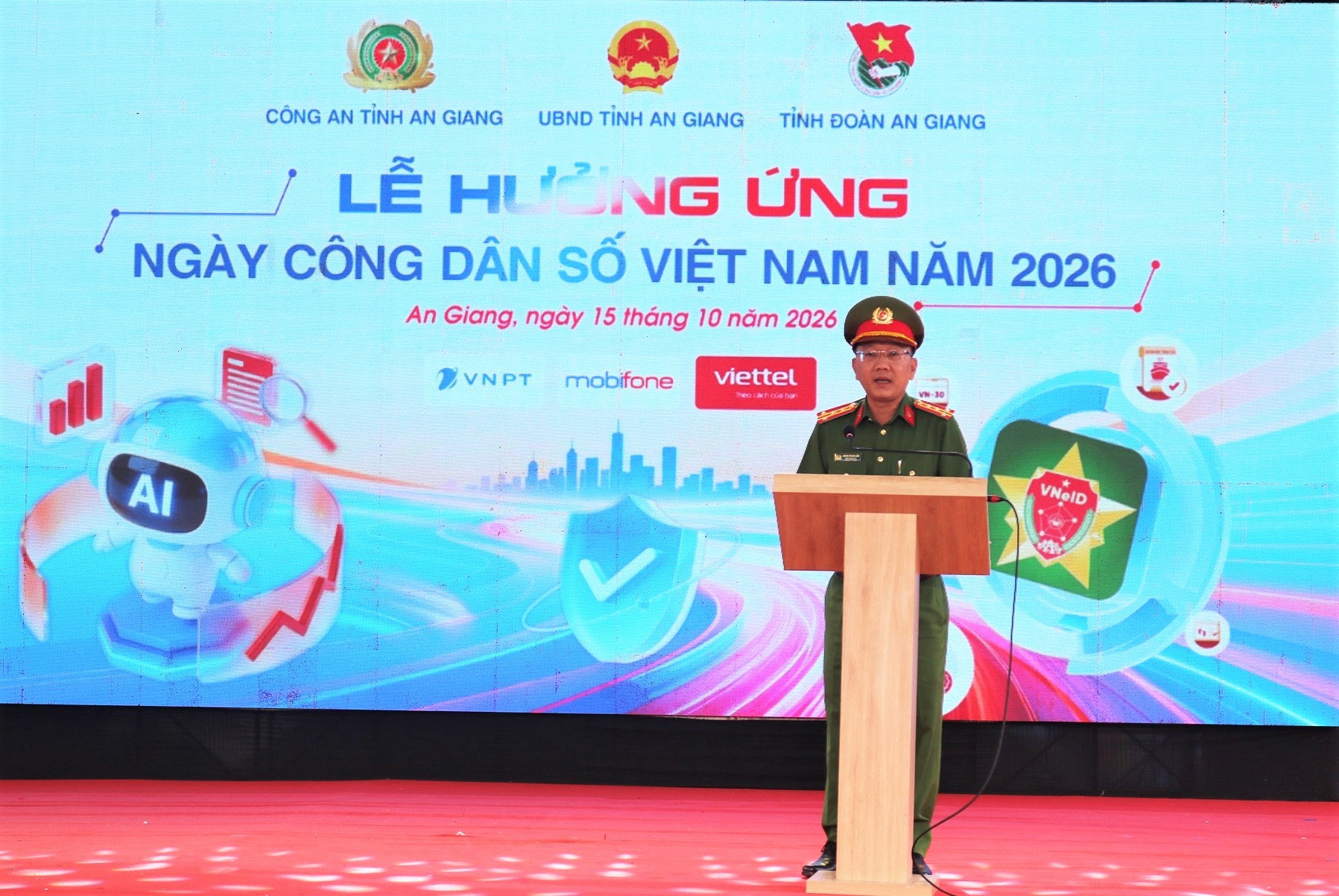 Phó Giám đốc Công an tỉnh An Giang, Đại tá Huỳnh Thanh Lâm phát biểu tại buổi lễ