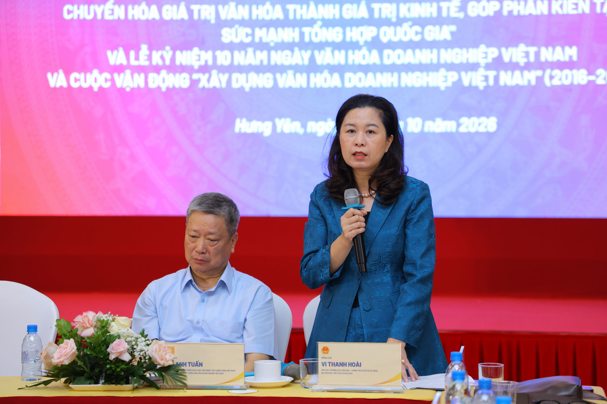 Phó Cục trưởng Cục Văn hóa - Thông tin cơ sở và Gia đình Vi Thanh Hoài phát biểu tại gặp gỡ báo chí