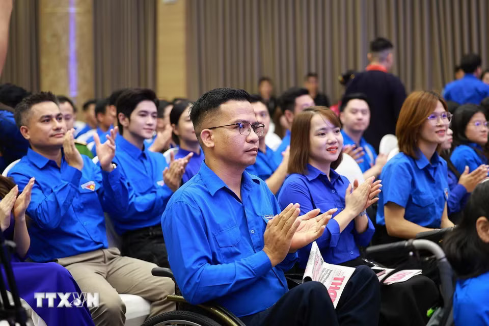 Các đại biểu thanh niên tham gia đối thoại với Thủ tướng Chính phủ