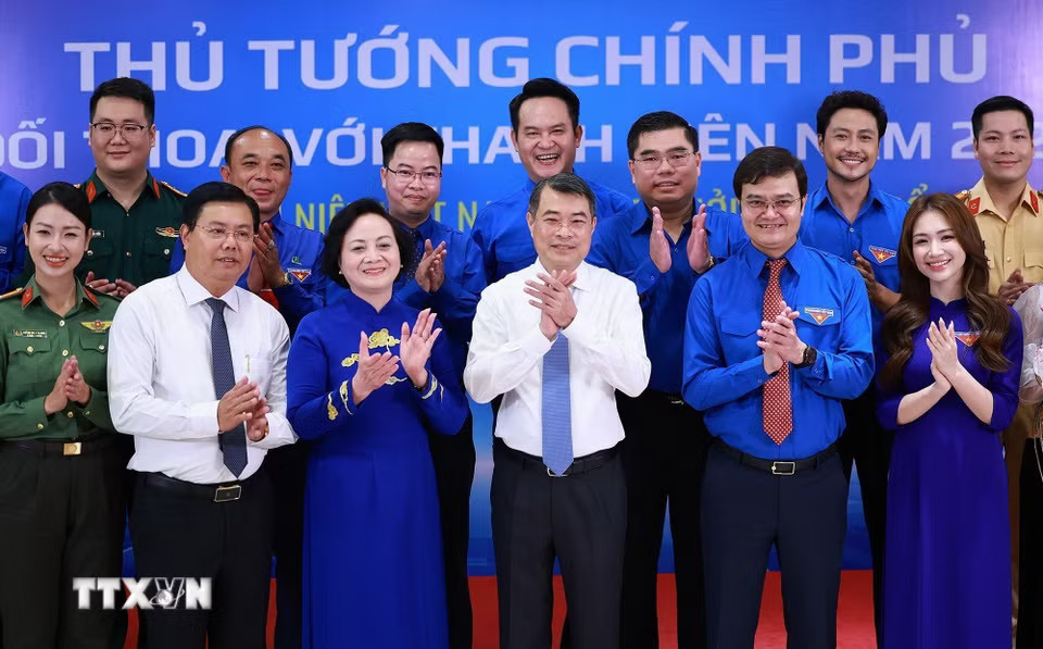 Thủ tướng Lê Minh Hưng và các đại biểu tham dự đối thoại với thanh niên năm 2026