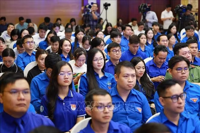 Các đại biểu thanh niên tham gia đối thoại với Thủ tướng Chính phủ