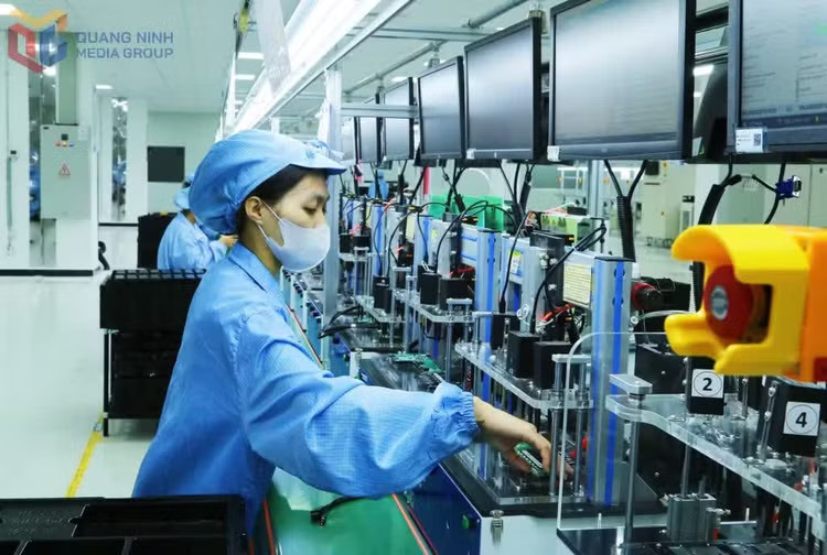 Produzione di dispositivi elettronici intelligenti presso Tonly Vietnam Electronics Engineering Co., Ltd. Foto: Thanh Tung