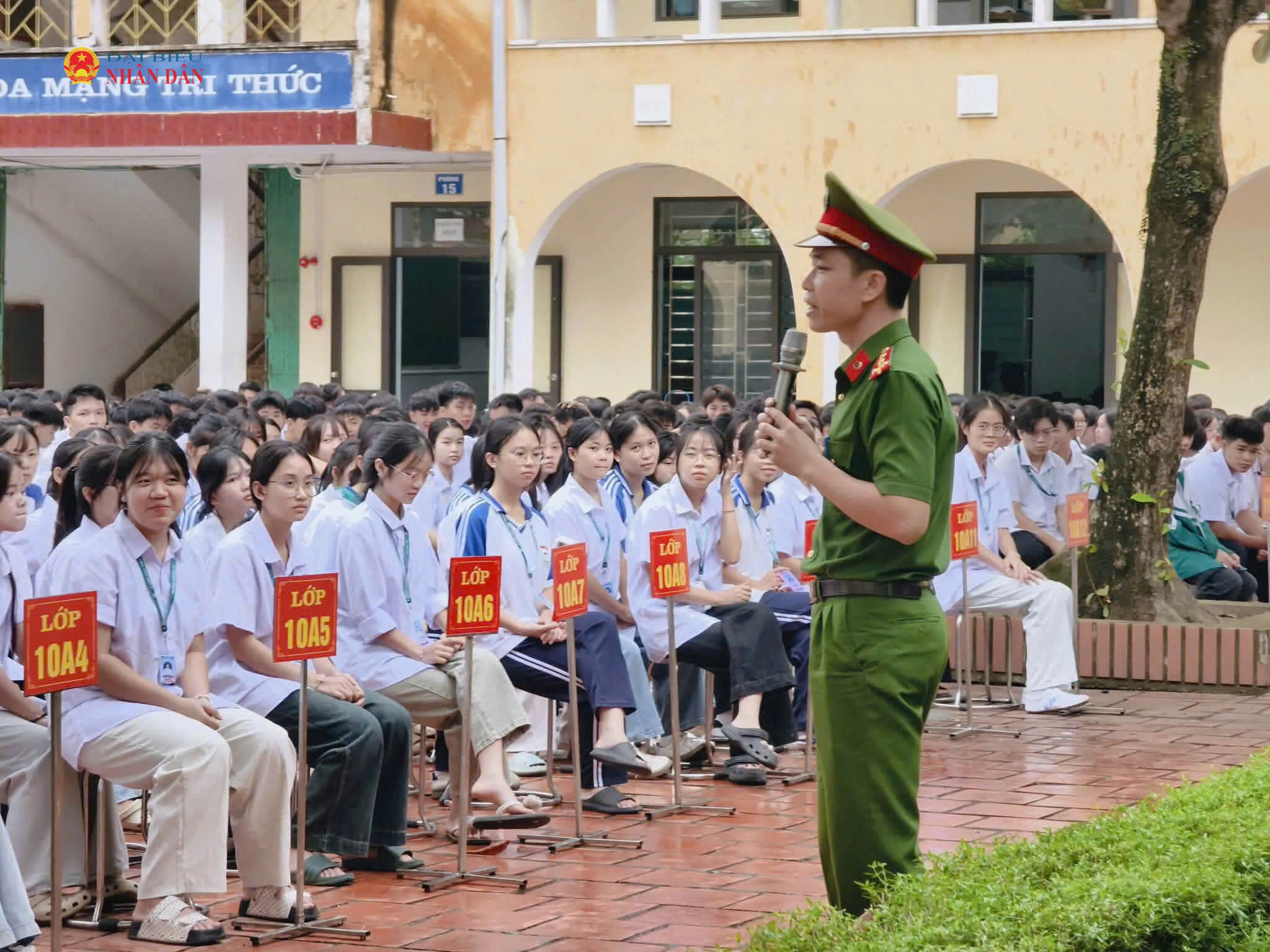 Trong các buổi tuyên truyền về phòng, chống ma tuý tại trường học, các em học sinh được giao lưu hỏi đáp về tác hại của ma tuý.