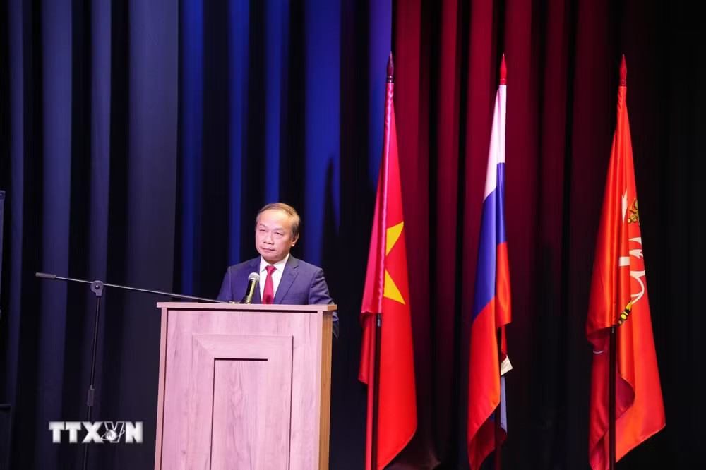 Ông Phạm Tất Thắng - Ủy viên Trung ương Đảng, Phó Bí thư Đảng ủy Dân vận, Mặt trận Tổ quốc và các đoàn thể Trung ương, Trưởng đoàn Việt Nam phát biểu tại Diễn đàn. (