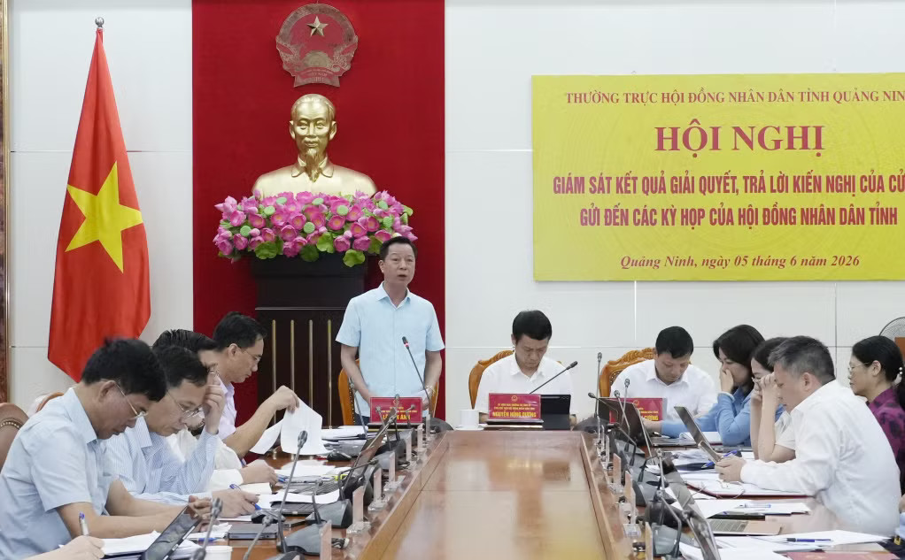 Phó Chủ tịch UBND thành phố Quảng Ninh Lê Văn Ánh giải trình làm rõ thêm một số nội dung giải quyết kiến nghị cử tri tại hội nghị