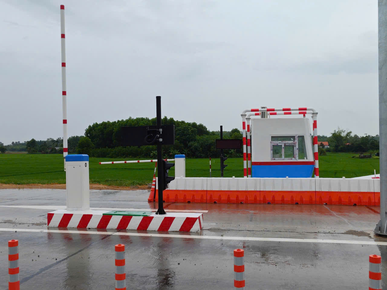 Việc miễn, giảm phí cho các phương tiện vùng lân cận trạm BOT góp phần bảo đảm quyền lợi chính đáng của người dân.