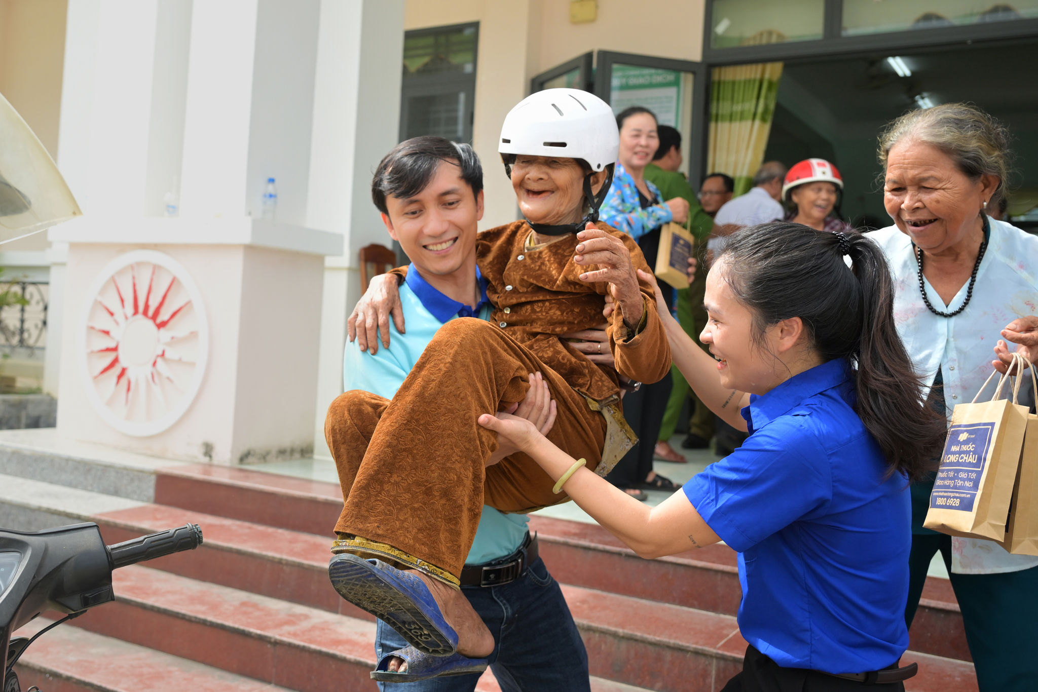 Long Châu phối hợp cùng các cơ quan y tế, bệnh viện và đối tác triển khai nhiều chương trình truyền thông giáo dục sức khỏe, hỗ trợ y tế cho cộng đồng