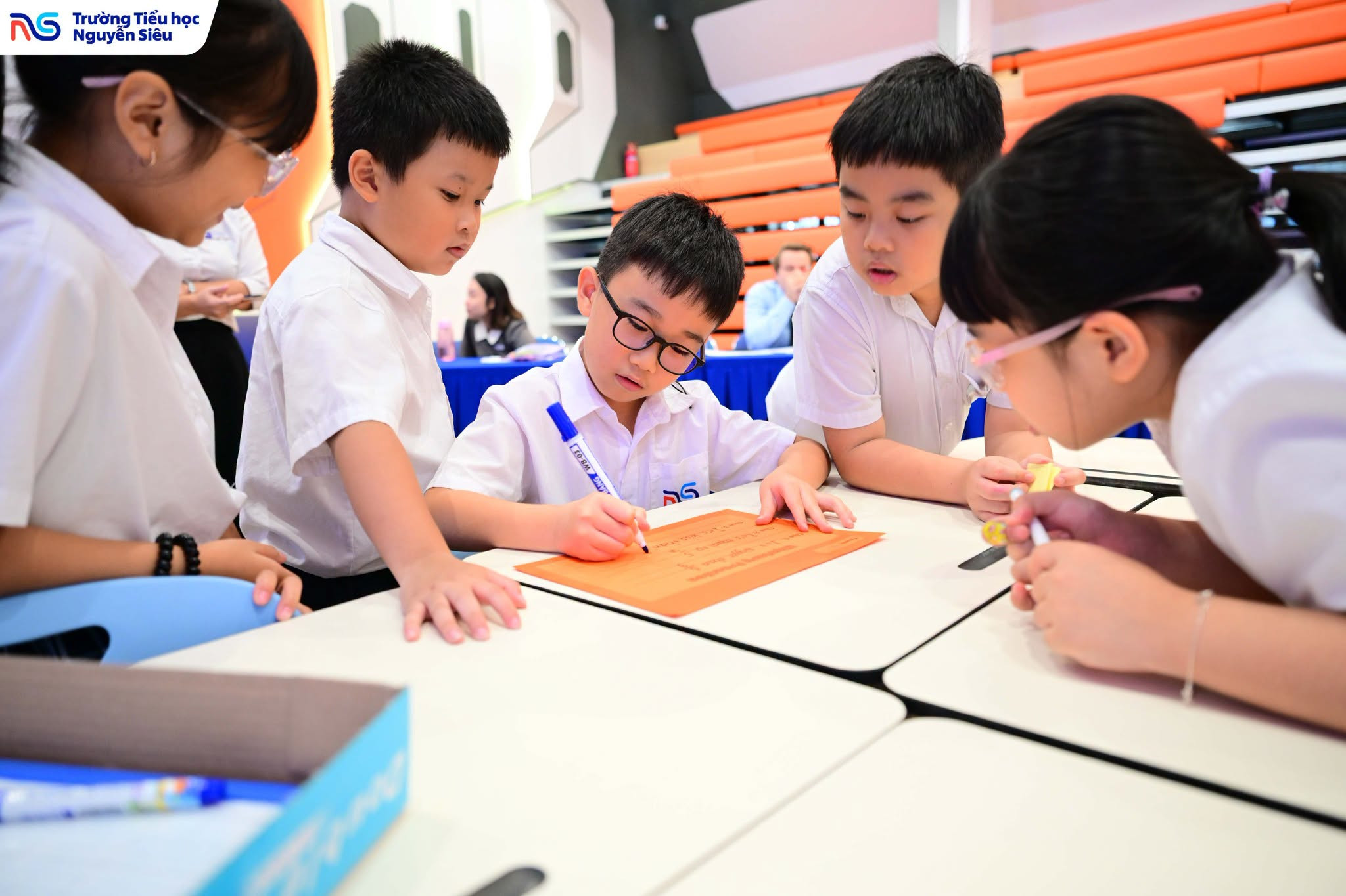 Học sinh trường Tiểu học Nguyễn Siêu