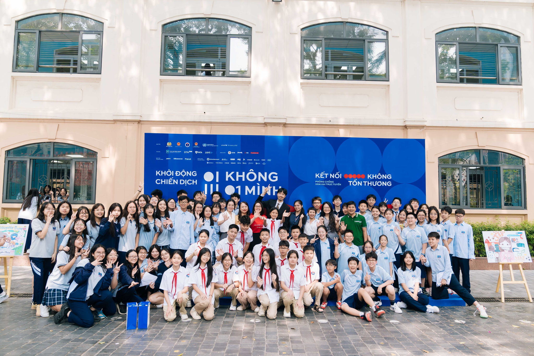 Đó cũng chính là tinh thần của phong trào “5 phút cùng em” - một hoạt động thiết thực trong khuôn khổ Chiến dịch “Không Một Mình” năm 2026, được phát động từ ngày 10/10/2026 - 10/12/2026.