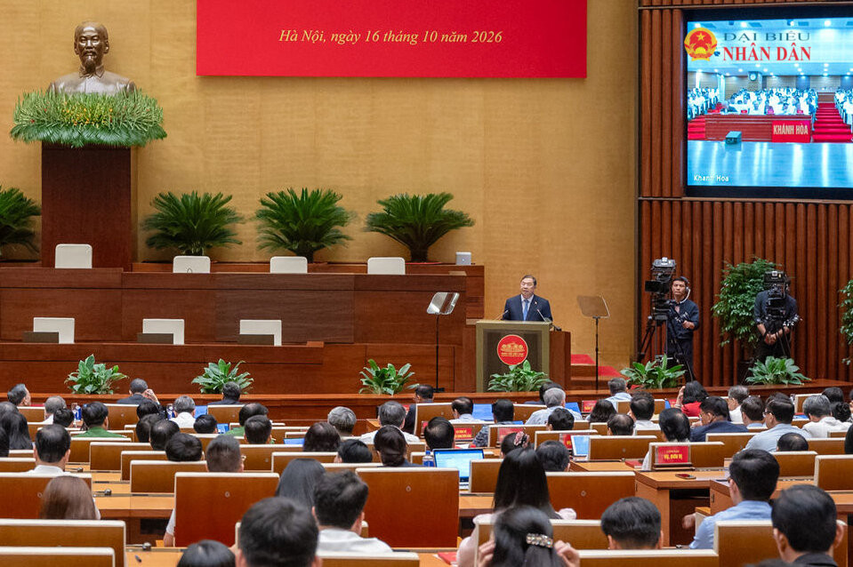 Phó Thủ tướng Thường trực Phạm Gia Túc trình bày Chuyên đề 6 về ”Kết luận số 106-KL/TW ngày 15/10/2026 của Ban Chấp hành Trung ương Đảng khóa XIV về tình hình phát triển kinh tế - xã hội, thực hiện ngân sách nhà nước năm 2026 và kế hoạch năm 2027”