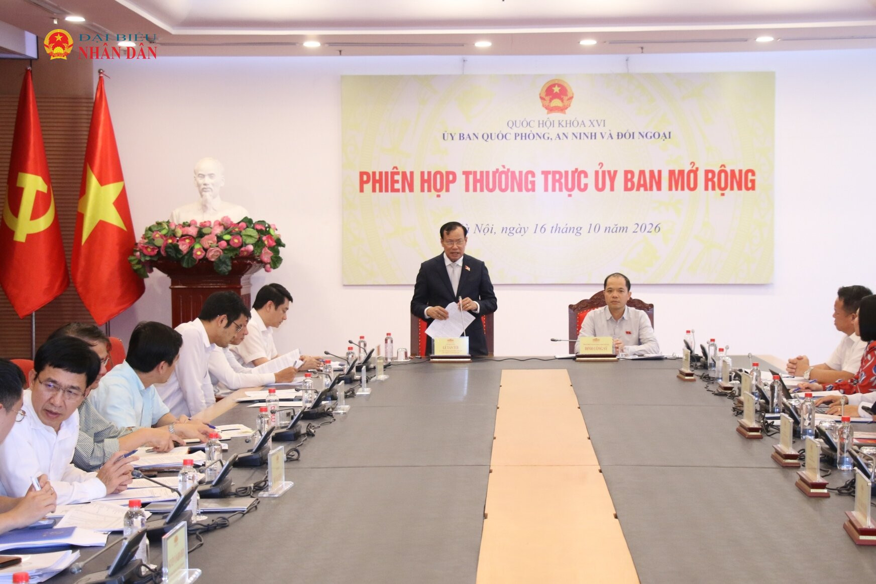 Chủ nhiệm Ủy ban Quốc phòng, An ninh và Đối ngoại, Thượng tướng Lê Tấn Tới phát biểu tại phiên họp