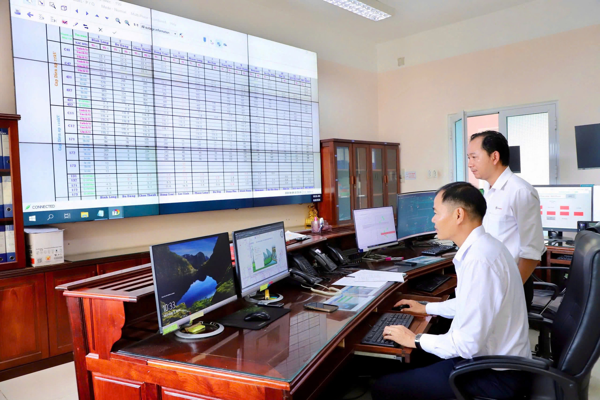 4. Phòng trực điều độ PC Đồng Nai Thực hiện Nghị quyết 57-NQTW, Tổng công ty Điện lực miền Nam (EVNSPC) đẩy mạnh ứng dụng AI, tự động hóa vận hành lưới điện và số hóa dịch vụ khách hàng. Những kết quả đạt đượ