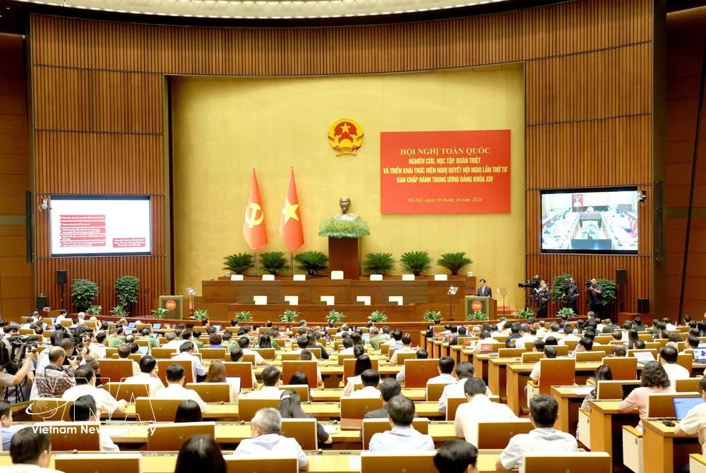 At the nationwide conference to study, disseminate and implement the resolutions of the 14th Party Central Committee’s fourth plenum. (Photo: VNA) vnanet_lam2.jpg