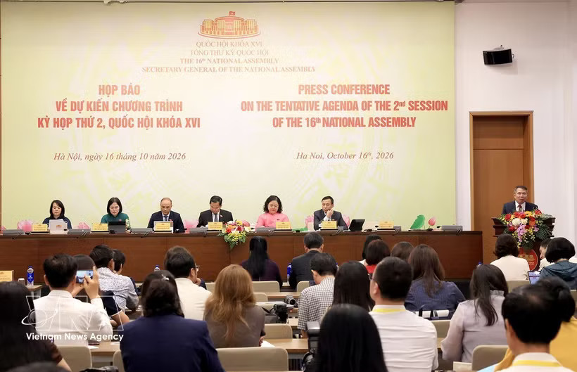 The October 16 press briefing on the second session of the 16th National Assembly (Photo: VNA)