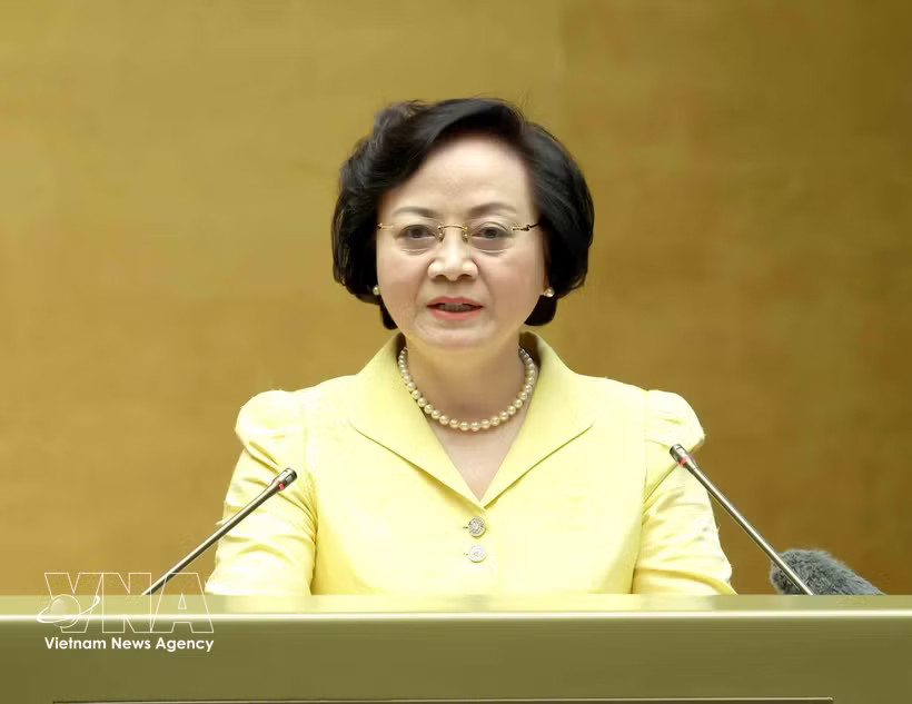 Deputy Prime Minister Pham Thi Thanh Tra speaks at the nationwide conference in Hanoi on October 16 to study, disseminate and implement the resolutions of the 14th Communist Party of Vietnam (CPV) Central Committee’s fourth plenum, on October 16 morning (Photo: VNA)