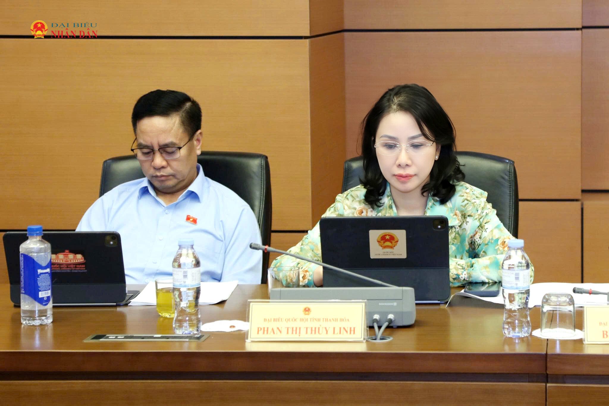 Các đại biểu tham dự phiên thảo luận tổ