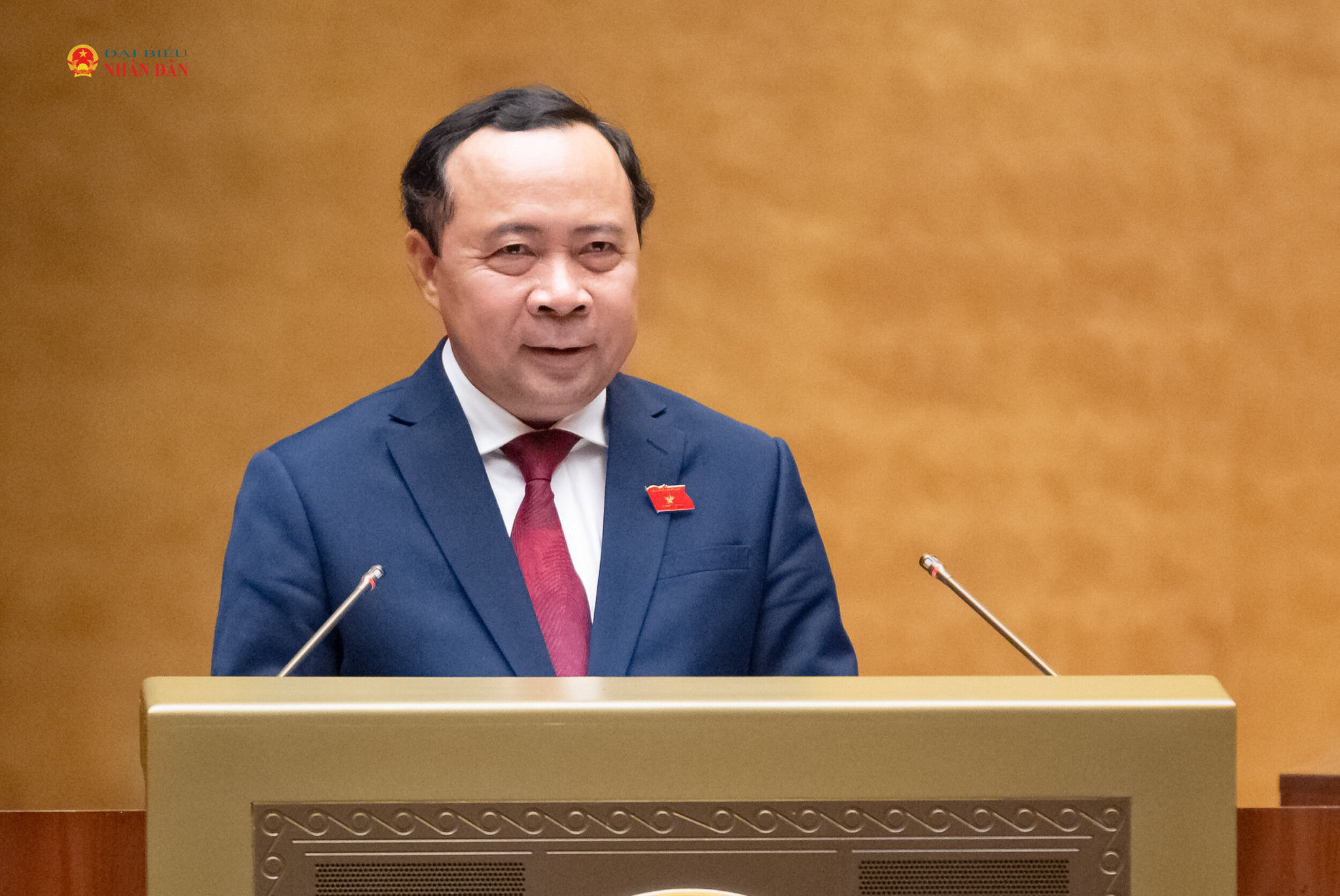 Bộ trưởng Bộ Khoa học và Công nghệ Vũ Hải Quân trình bày tờ trình về 02 dự án: Luật Bưu chính (sửa đổi); Luật sửa đổi, bổ sung một số điều của Luật Đo lường