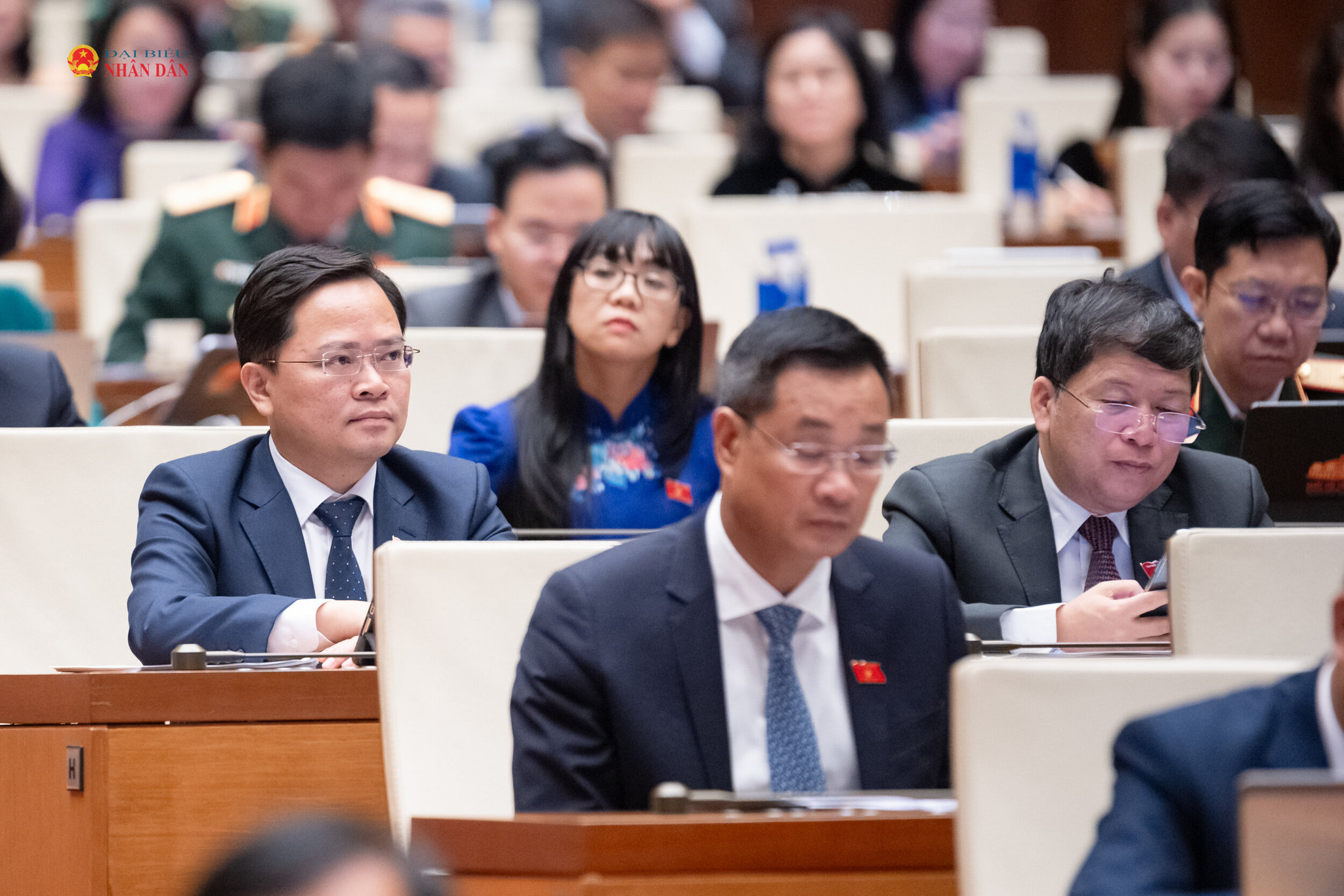 Các đại biểu tham dự phiên họp