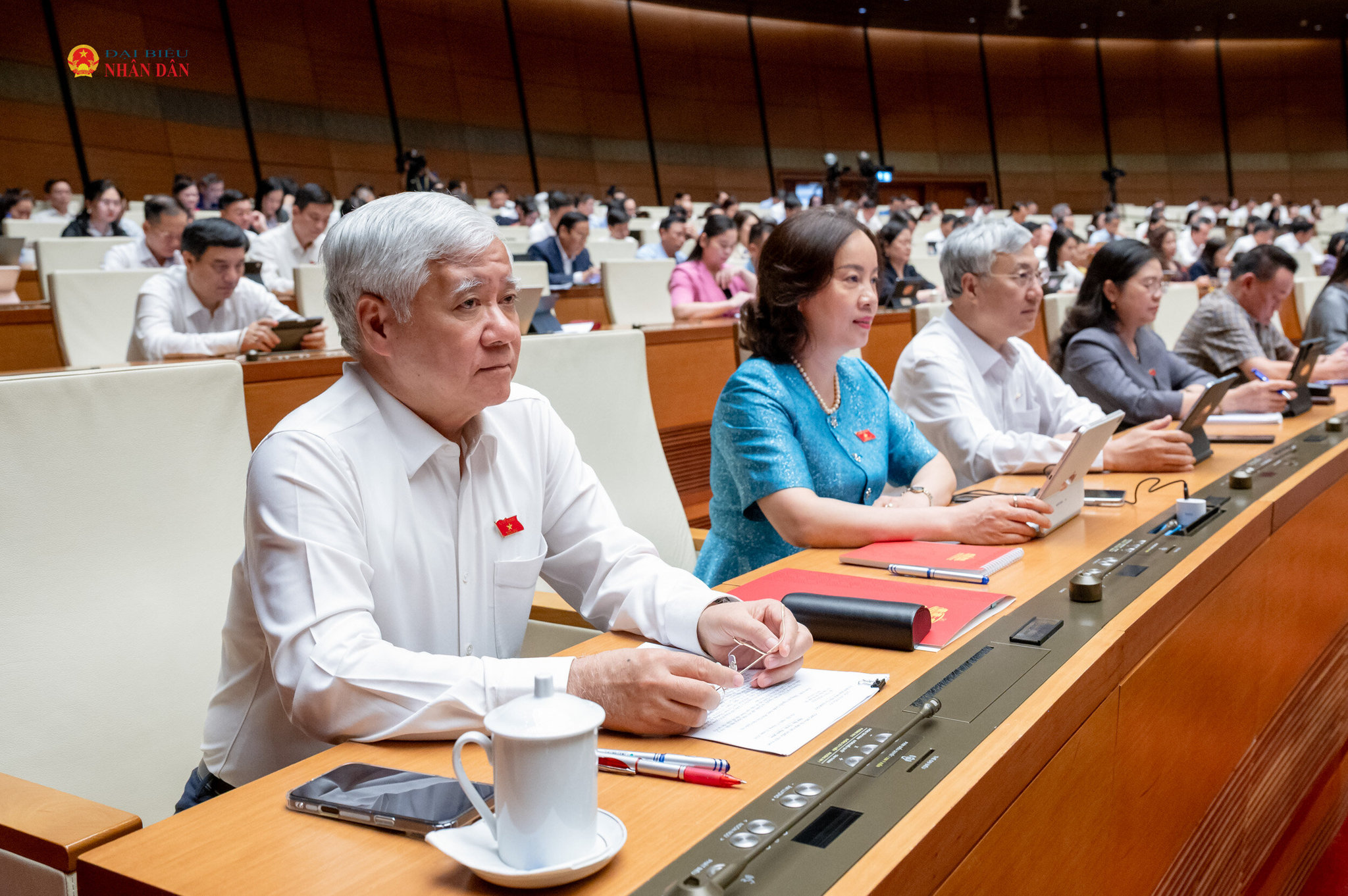Phó Chủ tịch Thường trực Quốc hội Đỗ Văn Chiến và các đại biểu tại phiên họp. Ảnh: Phạm Thắng