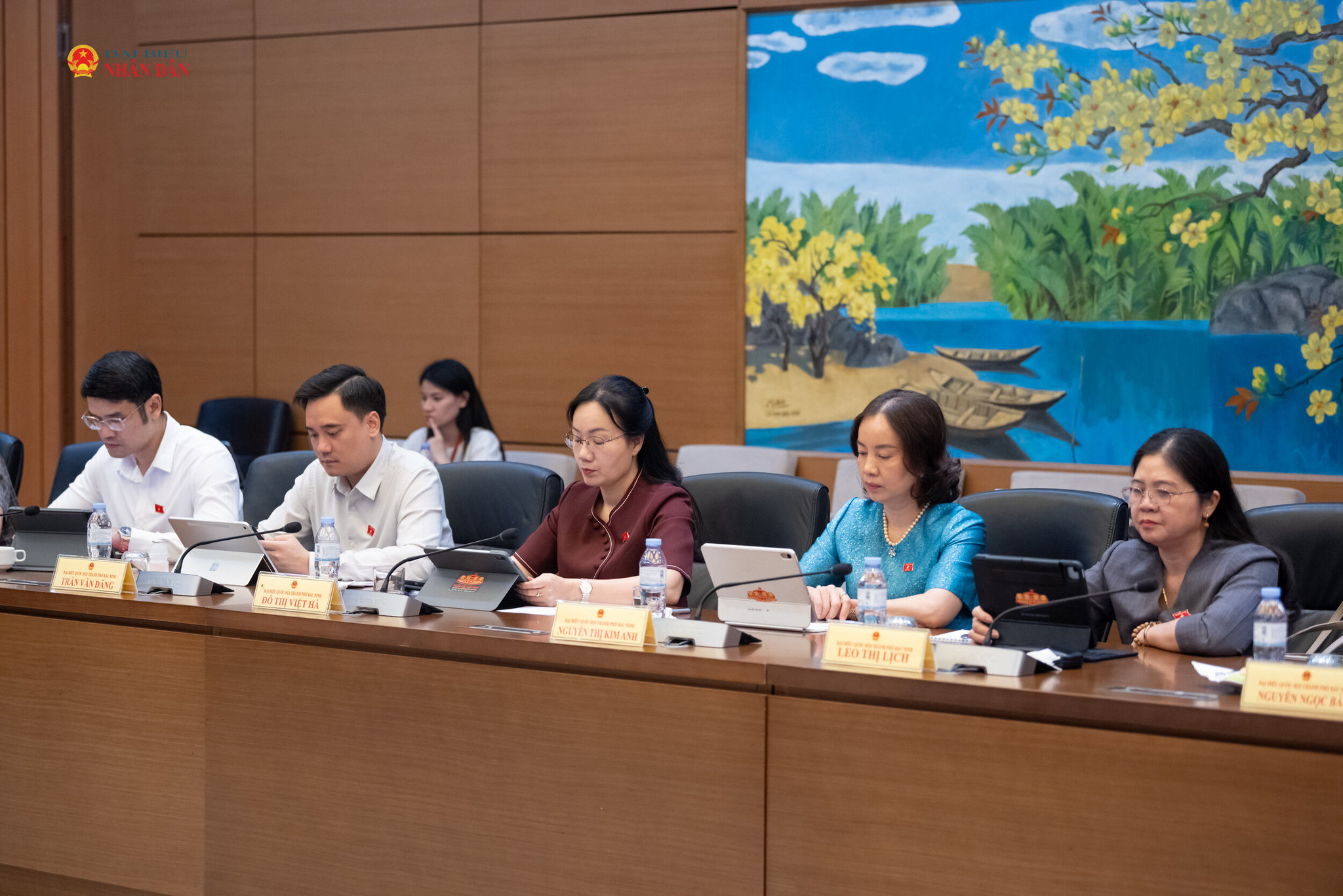 Đoàn ĐBQH TP. Bắc Ninh tham dự phiên thảo luận tổ. Ảnh: Phạm Thắng