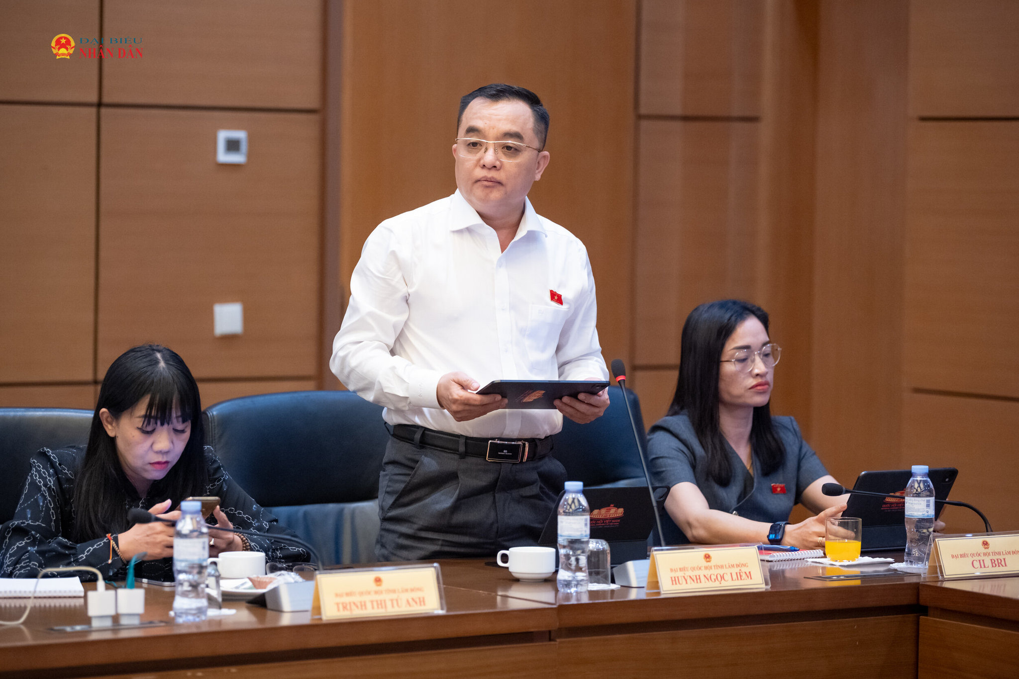 ĐBQH Huỳnh Ngọc Liêm (tỉnh Lâm Đồng) phát biểu thảo luận tại tổ. Ảnh: Phạm Thắng