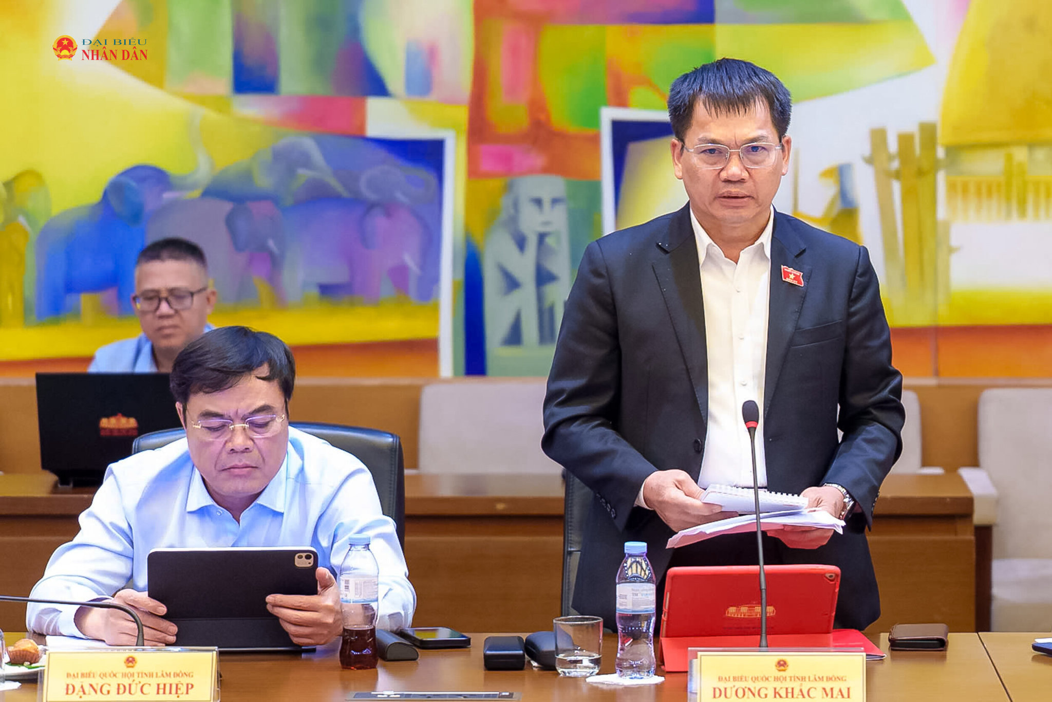 ĐBQH Dương Khắc Mai (tỉnh Lâm Đồng) phát biểu thảo luận tại tổ. Ảnh: Phạm Thắng