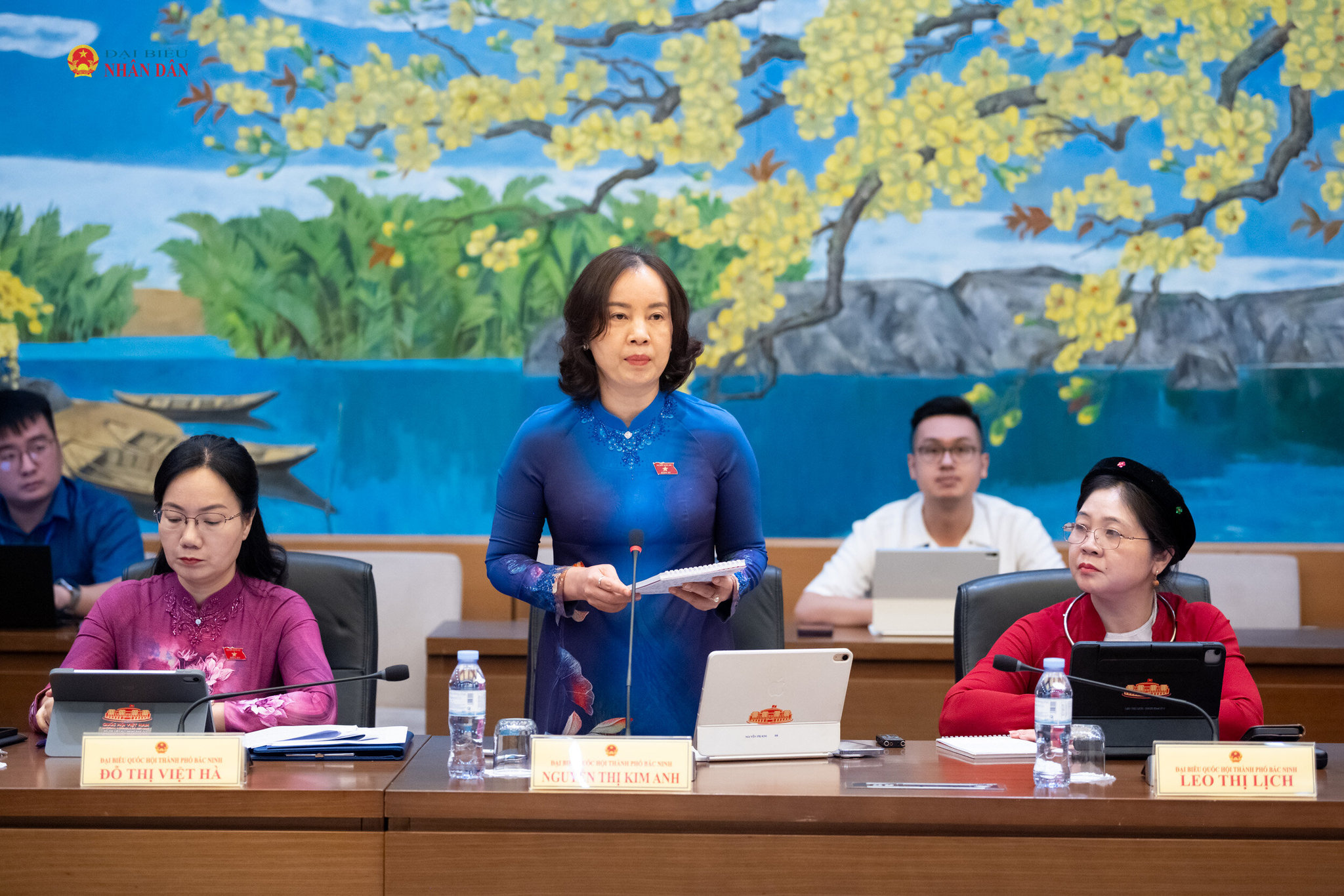 ĐBQH Nguyễn Thị Kim Anh (TP. Bắc Ninh) phát biểu thảo luận. Ảnh: Phạm Thắng