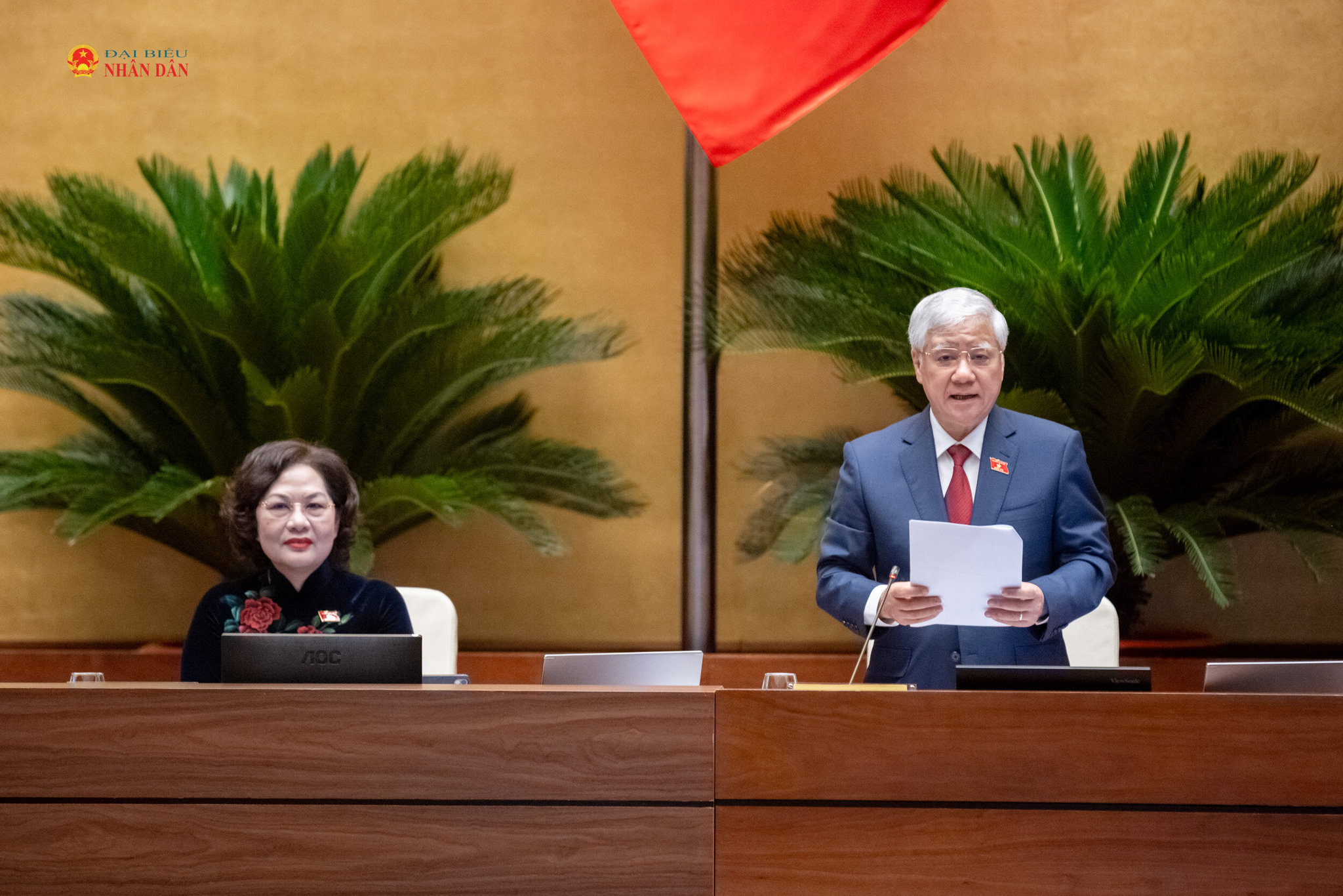 Phó Chủ tịch Thường trực Quốc hội Đỗ Văn Chiến điều hành phiên họp