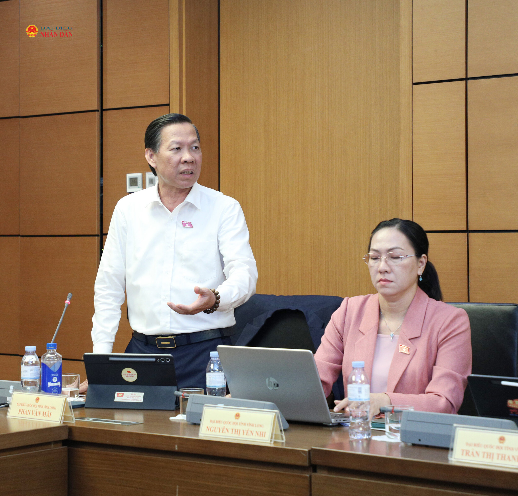 Chủ nhiệm Uỷ ban Kinh tế và Tài chính Phan Văn Mãi phát biểu
