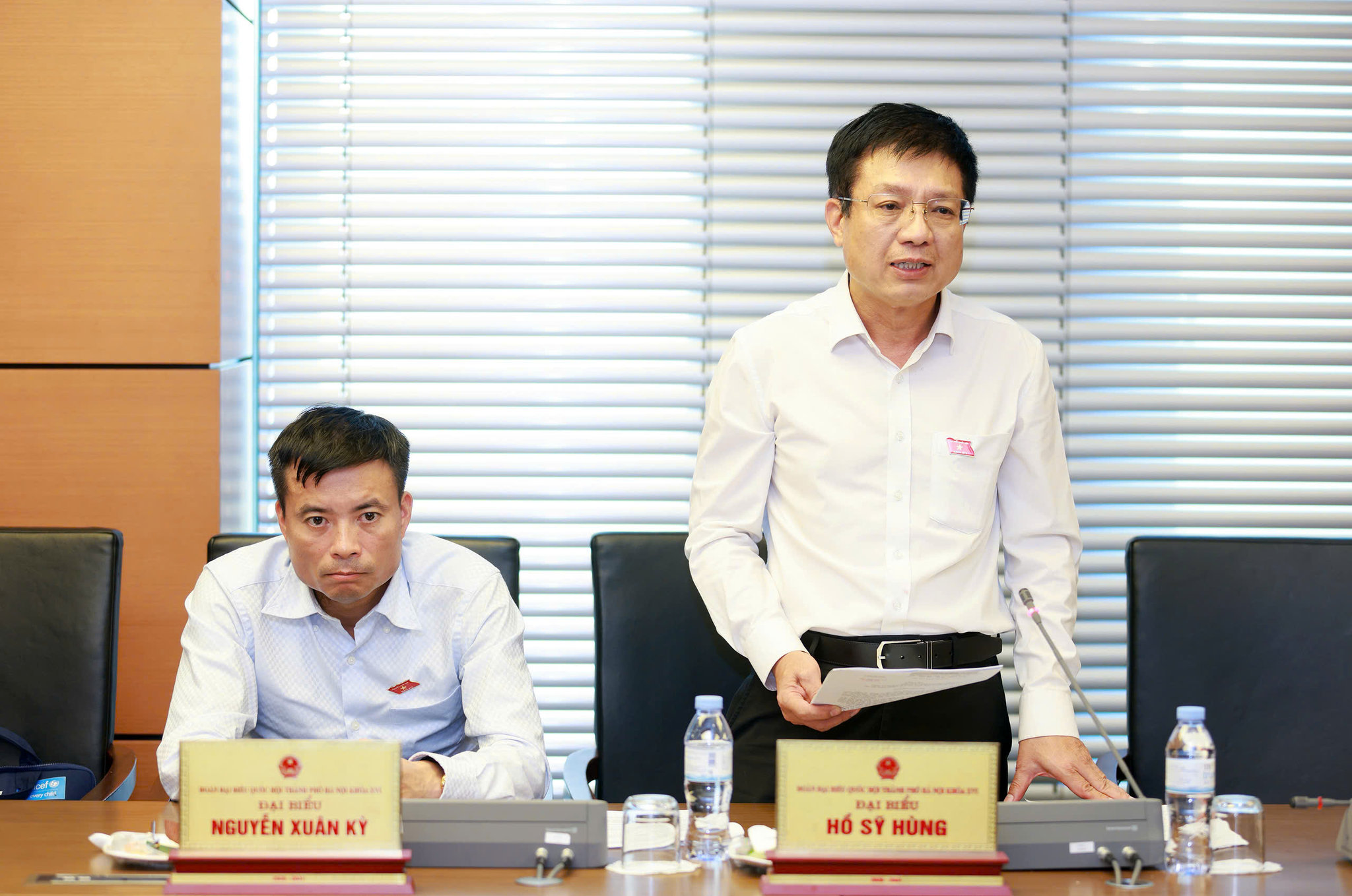 ĐBQH Hồ Sỹ Hùng phát biểu thảo luận tại Tổ 1