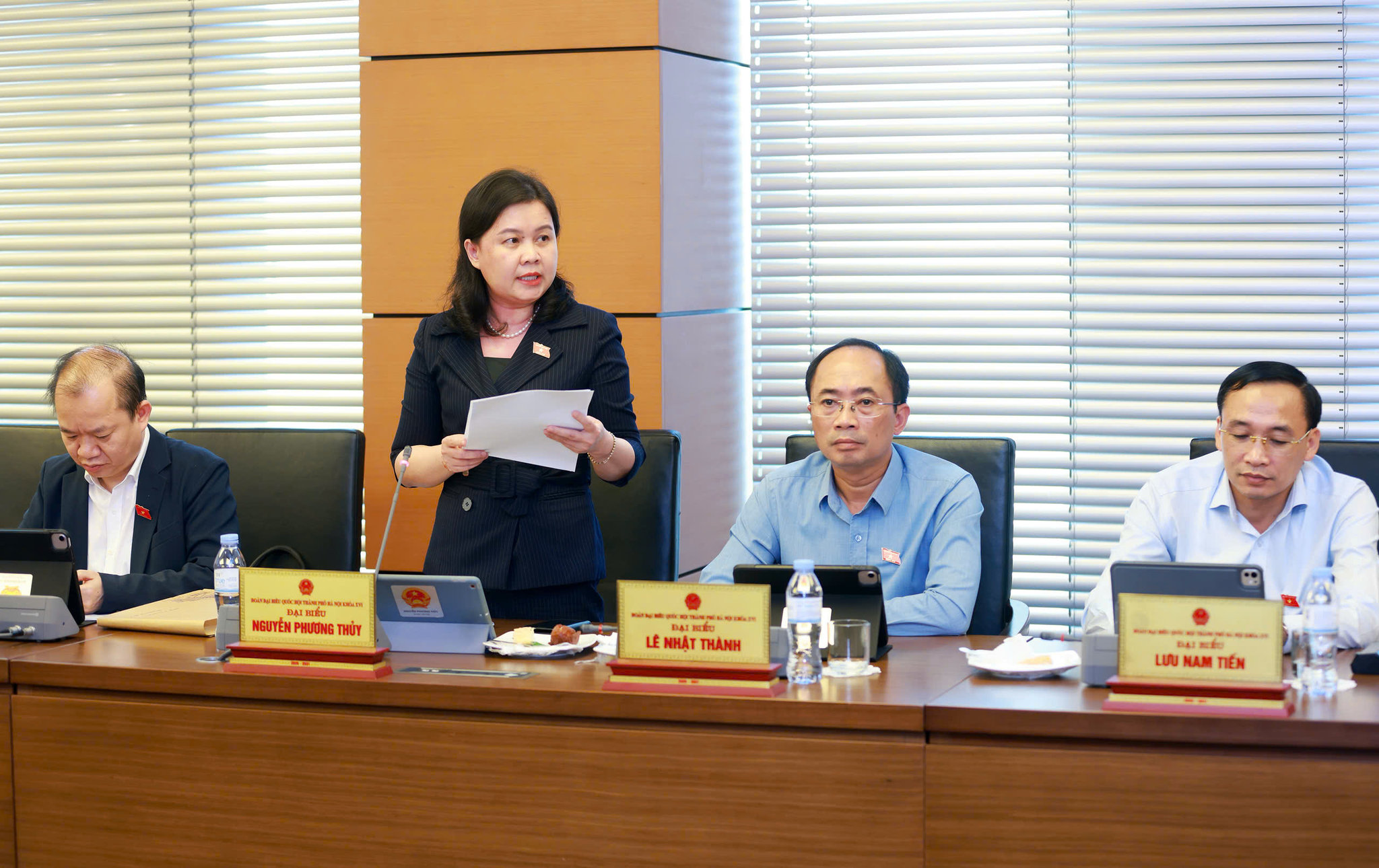 ĐBQH Nguyễn Phương Thuỷ phát biểu thảo luận tại Tổ 1