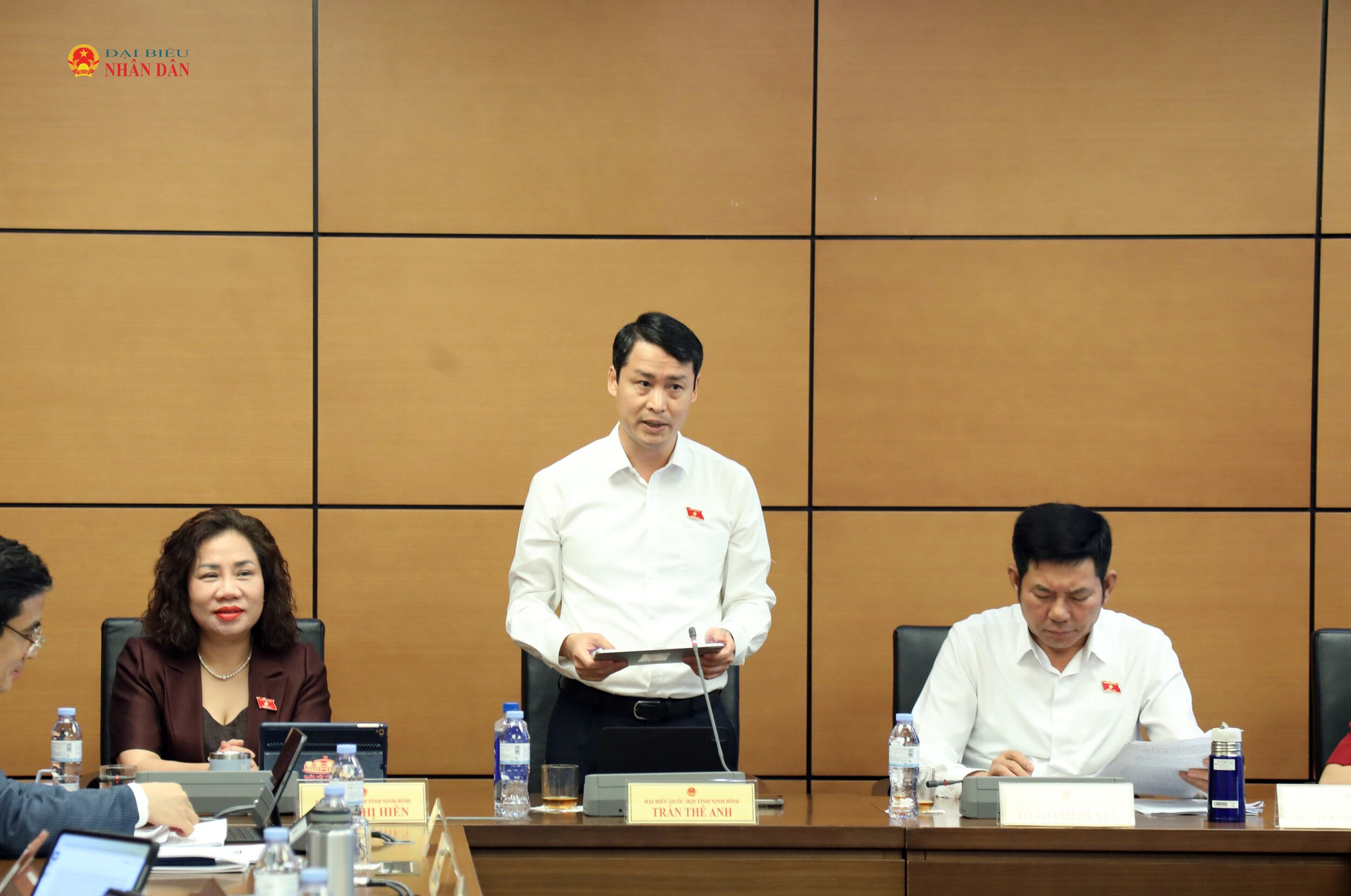 Đại biểu Trần Thế Anh (Ninh Bình) phát biểu