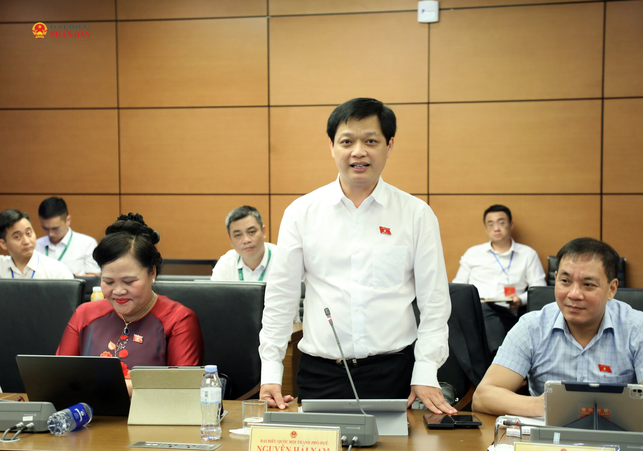 Đại biểu Nguyễn Hải Nam (thành phố Huế) phát biểu