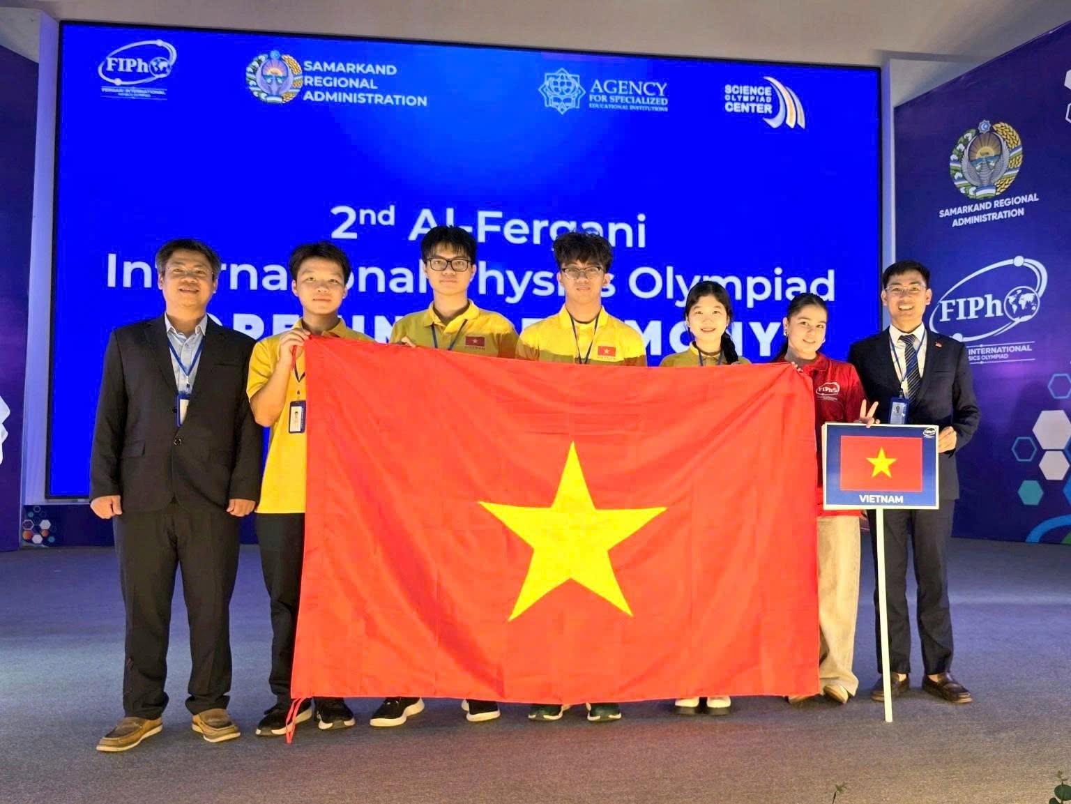 Cả 4 học sinh Việt Nam đều đoạt huy chương tại Olympic Vật lí quốc tế Al-Fergani