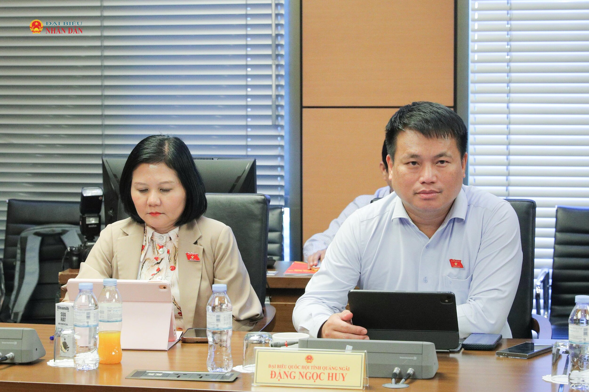 Các đại biểu tại Tổ 11 (Khánh Hòa, Quảng Ngãi, Thái Nguyên) 7. Ảnh Hồ Long