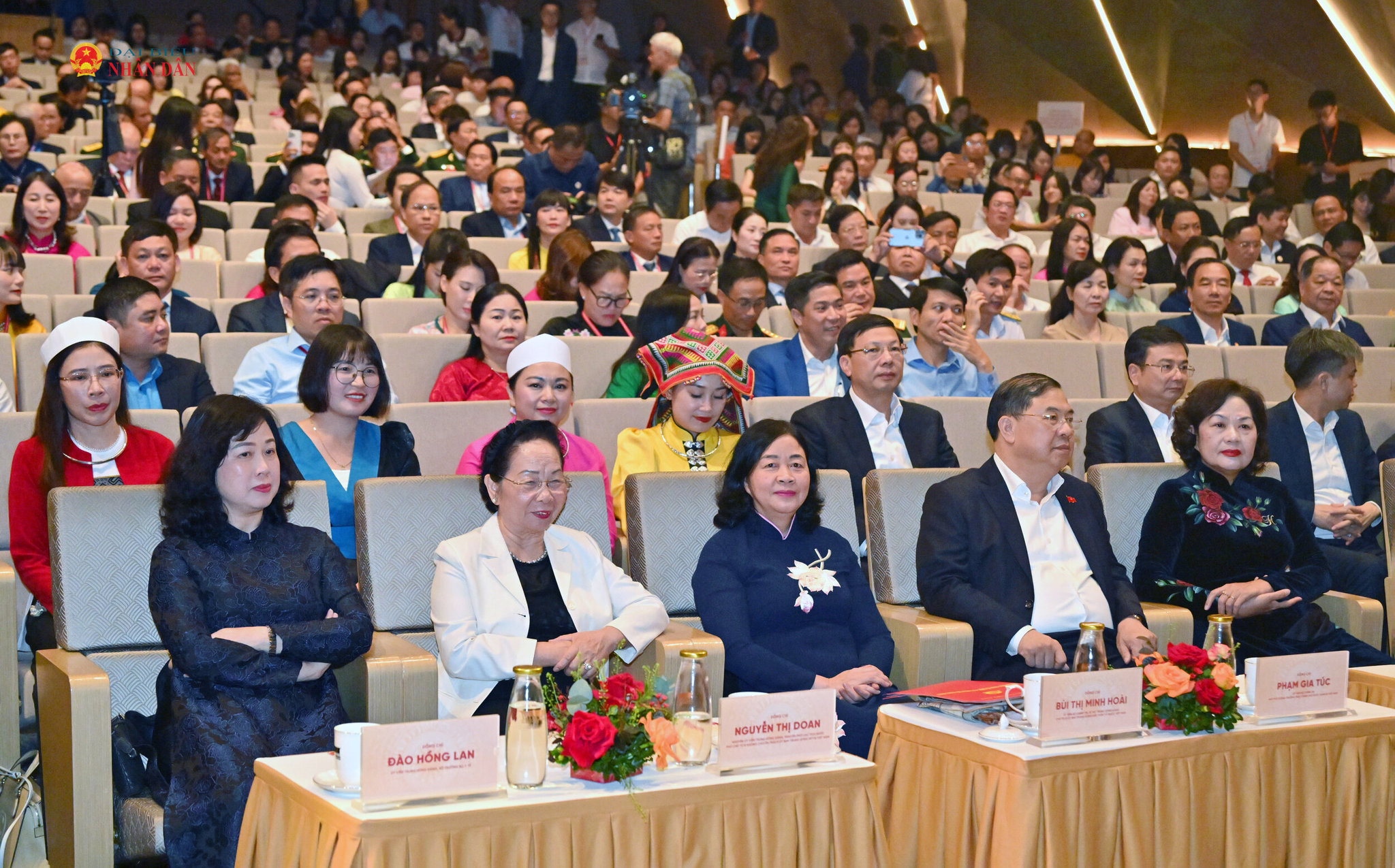 Chủ tịch Ủy ban Trung ương MTTQ Việt Nam Bùi Thị Minh Hoài, Phó Thủ tướng Thường trực Chính phủ Phạm Gia Túc, Phó Chủ tịch Quốc hội Nguyễn Thị Hồng và các đại biểu dự chương trình