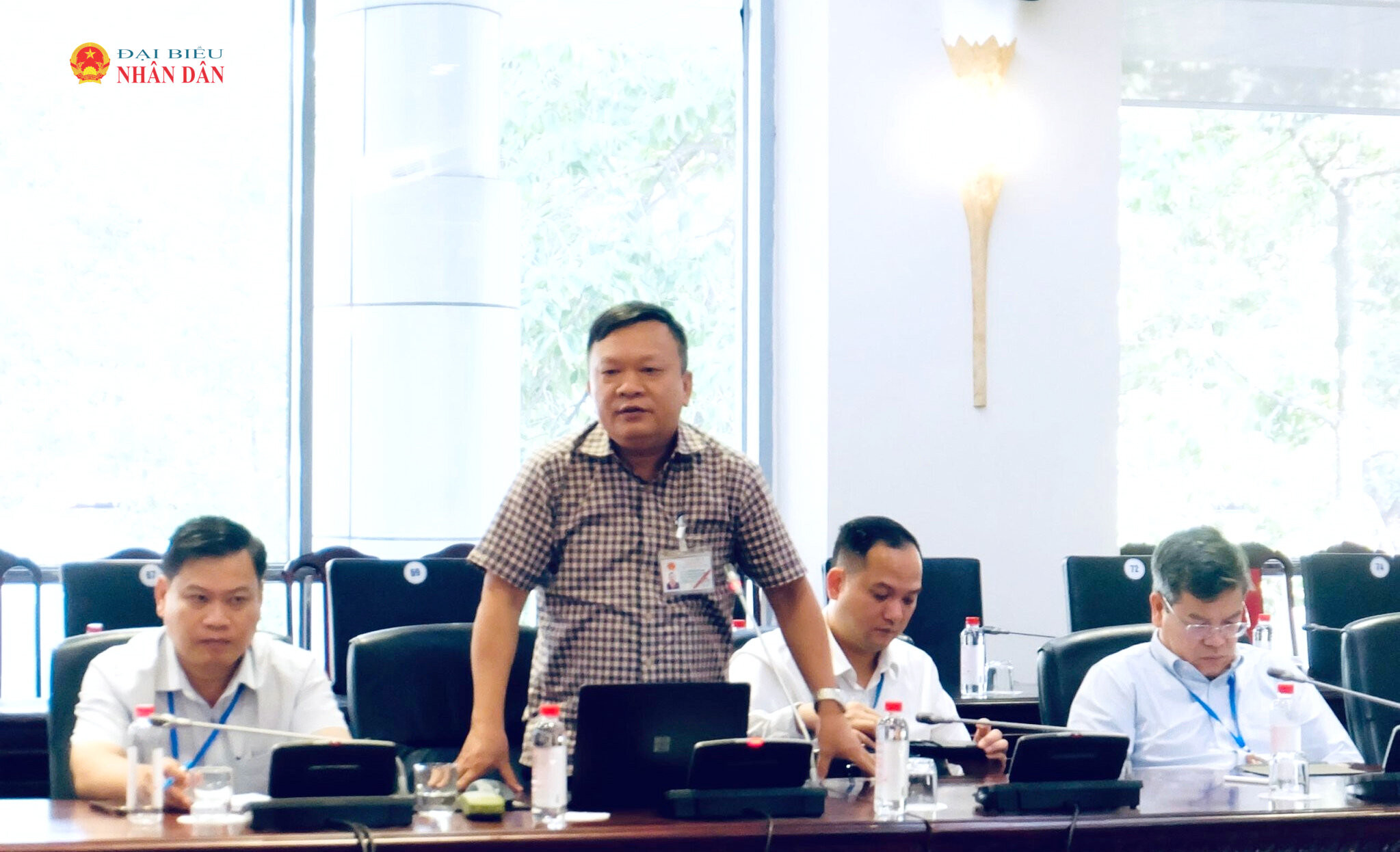 Đại diện Văn phòng Đoàn ĐBQH và HĐND phát biểu ý kiến tại cuộc họp