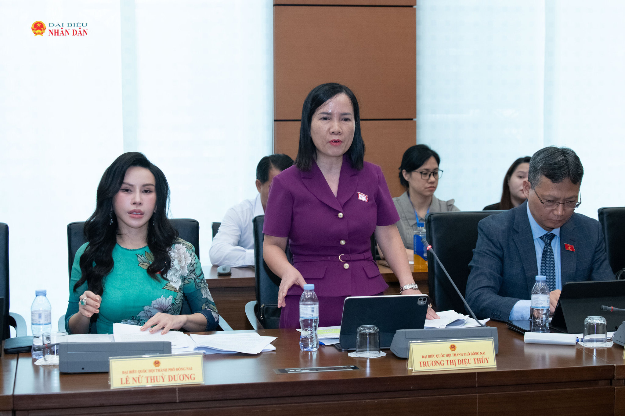 ĐBQH Trương Thị Diệu Thúy (Đồng Nai) phát biểu thảo luận Tổ 4 - VLH