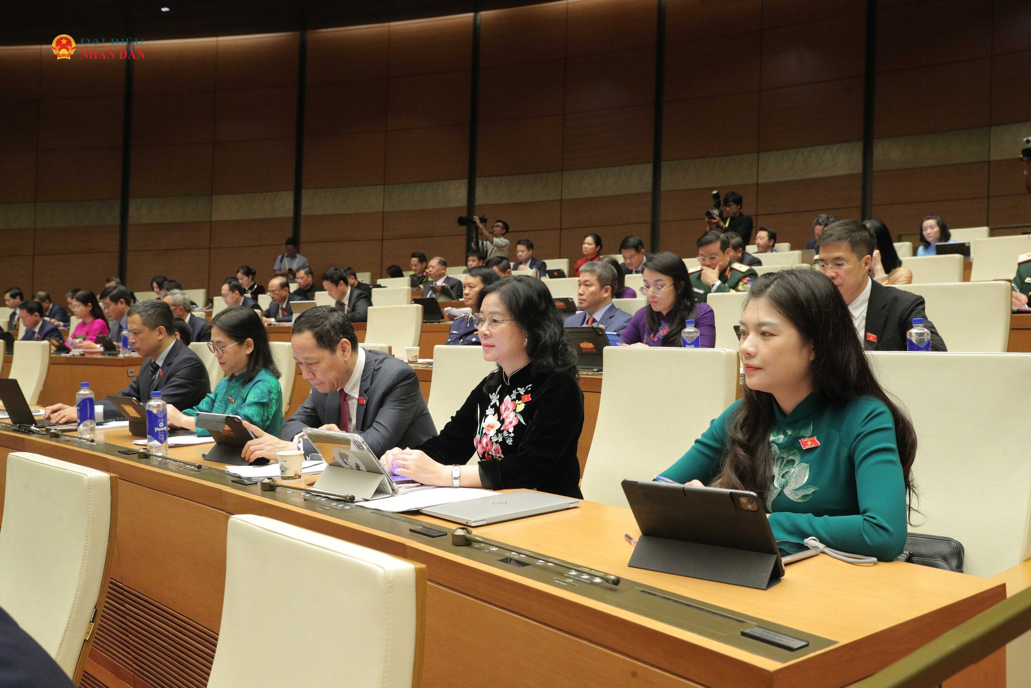 Các đại biểu tham dự phiên họp