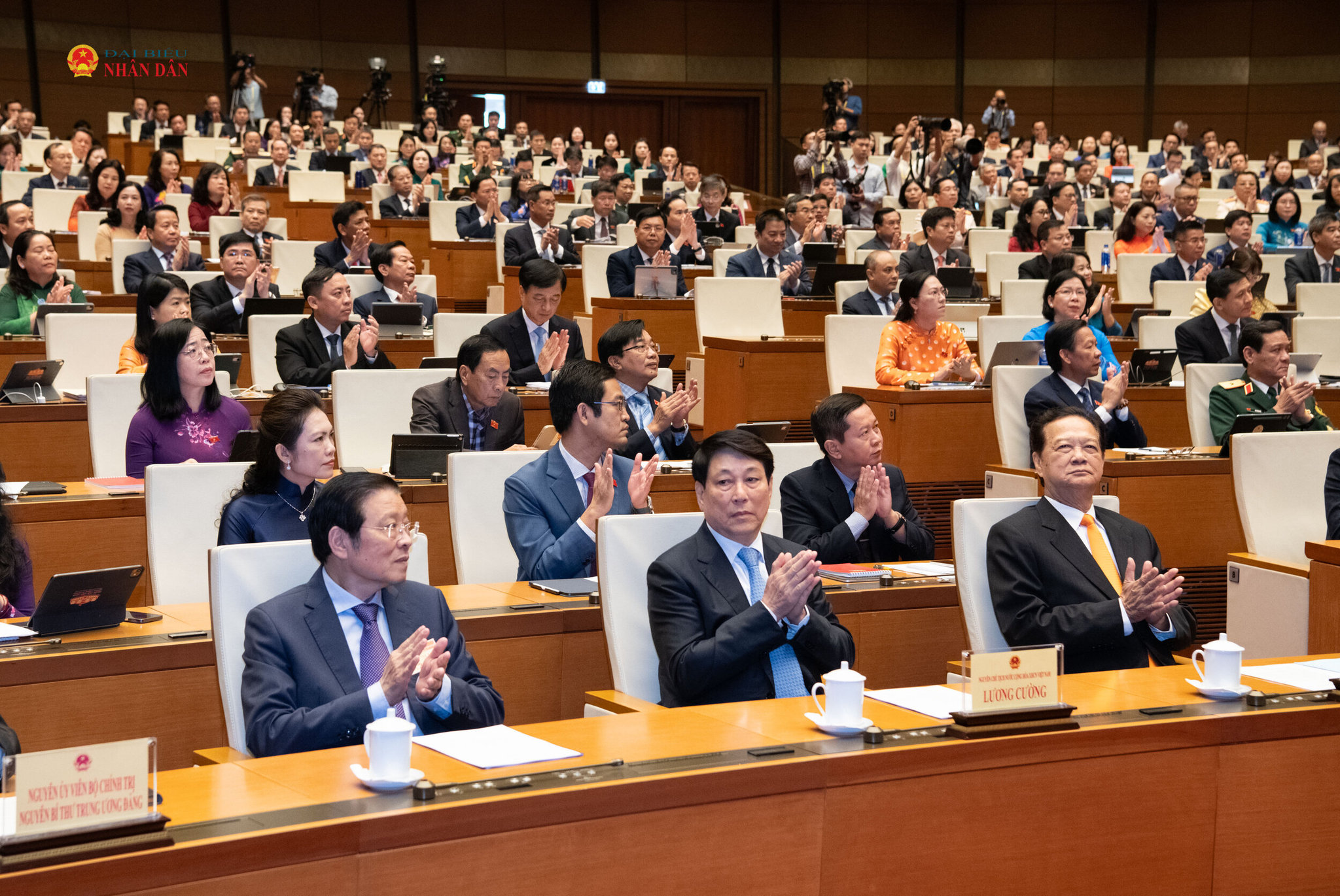 Nguyên Chủ tịch nước Lương Cường; nguyên Thủ tướng Chính phủ Nguyễn Tấn Dũng và các đại biểu dự phiên khai mạc