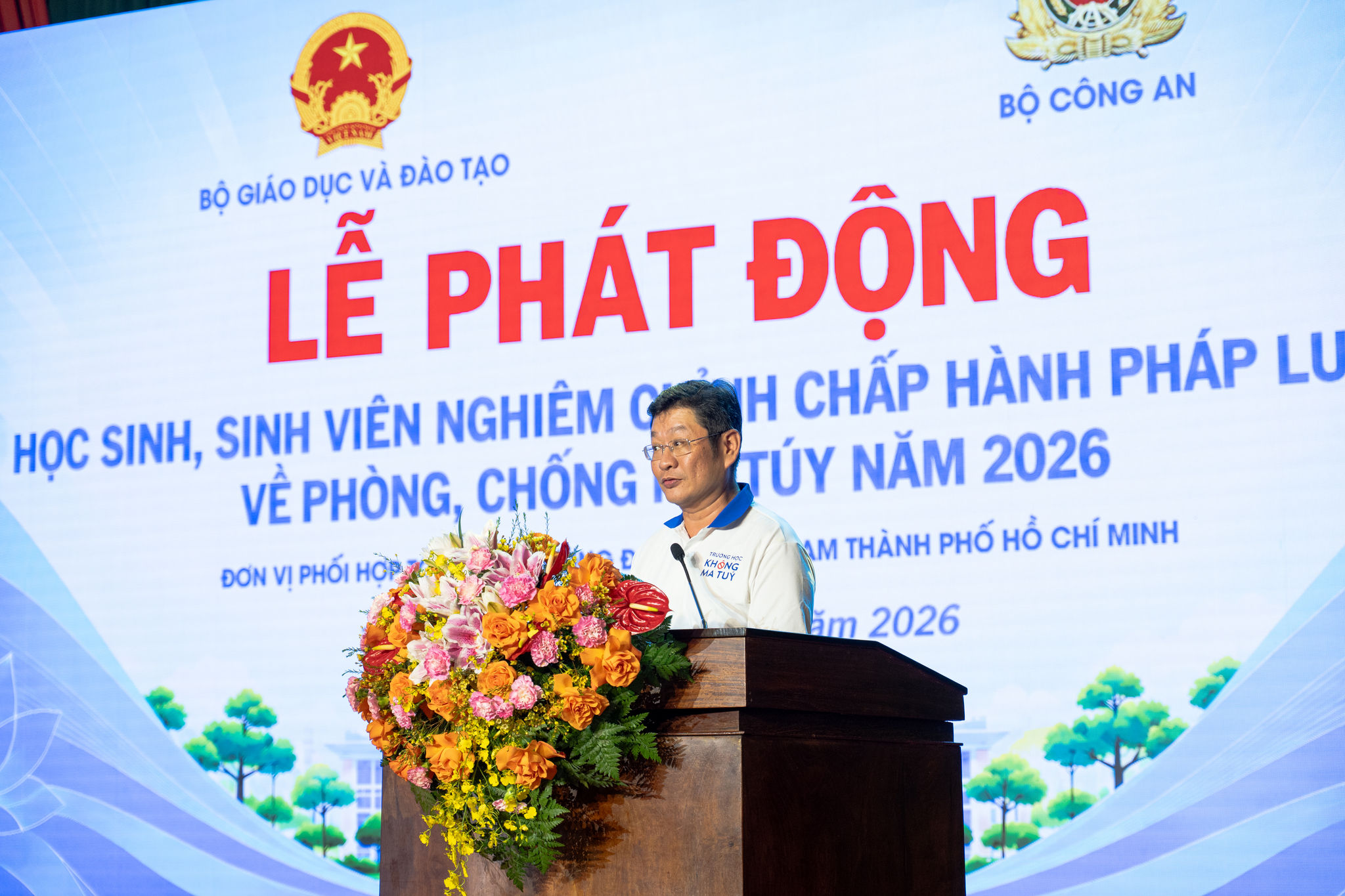 Phó Hiệu trưởng Trường Đại học Sư phạm Thành phố Hồ Chí Minh Cao Anh Tuấn thông tin tại buổi lễ